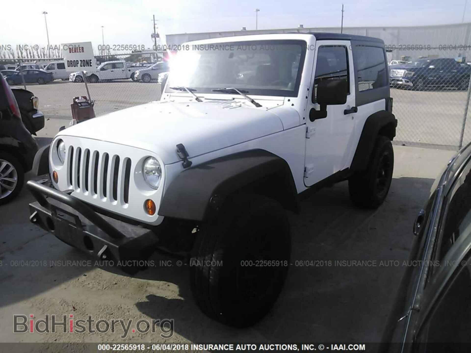 2013 Jeep Wrangler - VIN: 1C4AJWAG2DL546500 - Фото 2