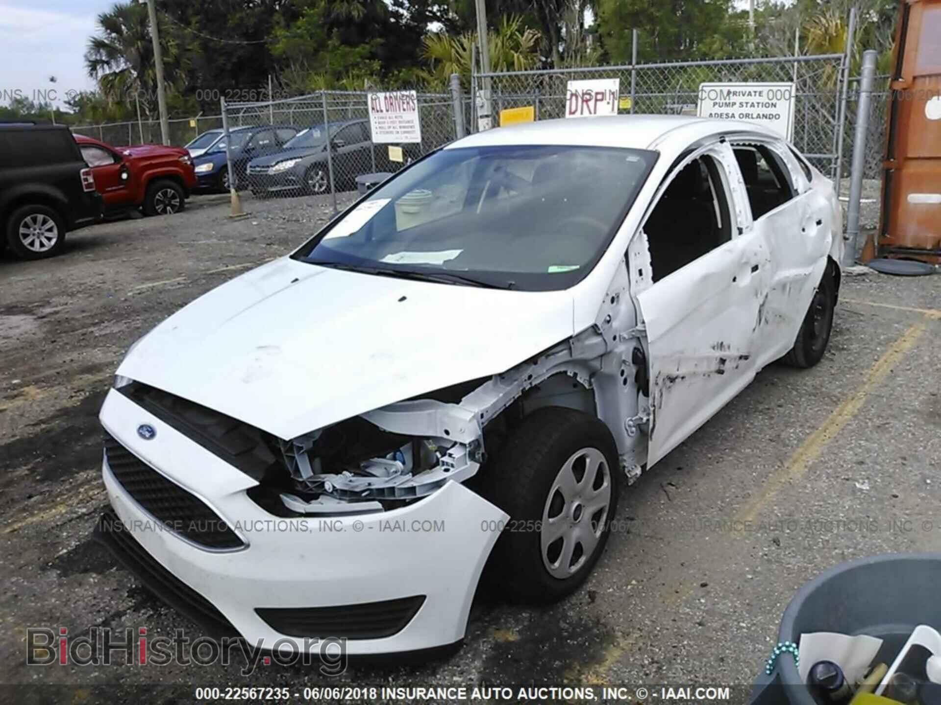 2015 Ford Focus - VIN: 1FADP3E29FL372801 - Photo 2