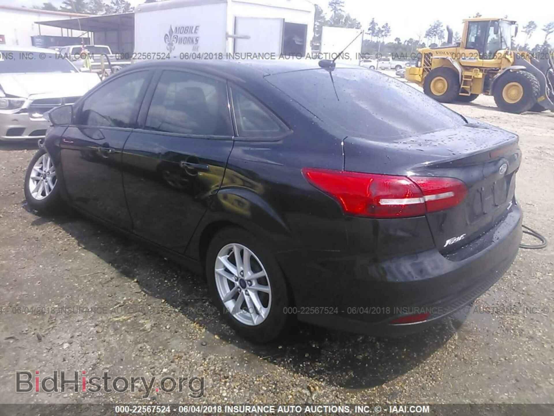 2016 Ford Focus - VIN: 1FADP3F24GL255210 - Photo 3