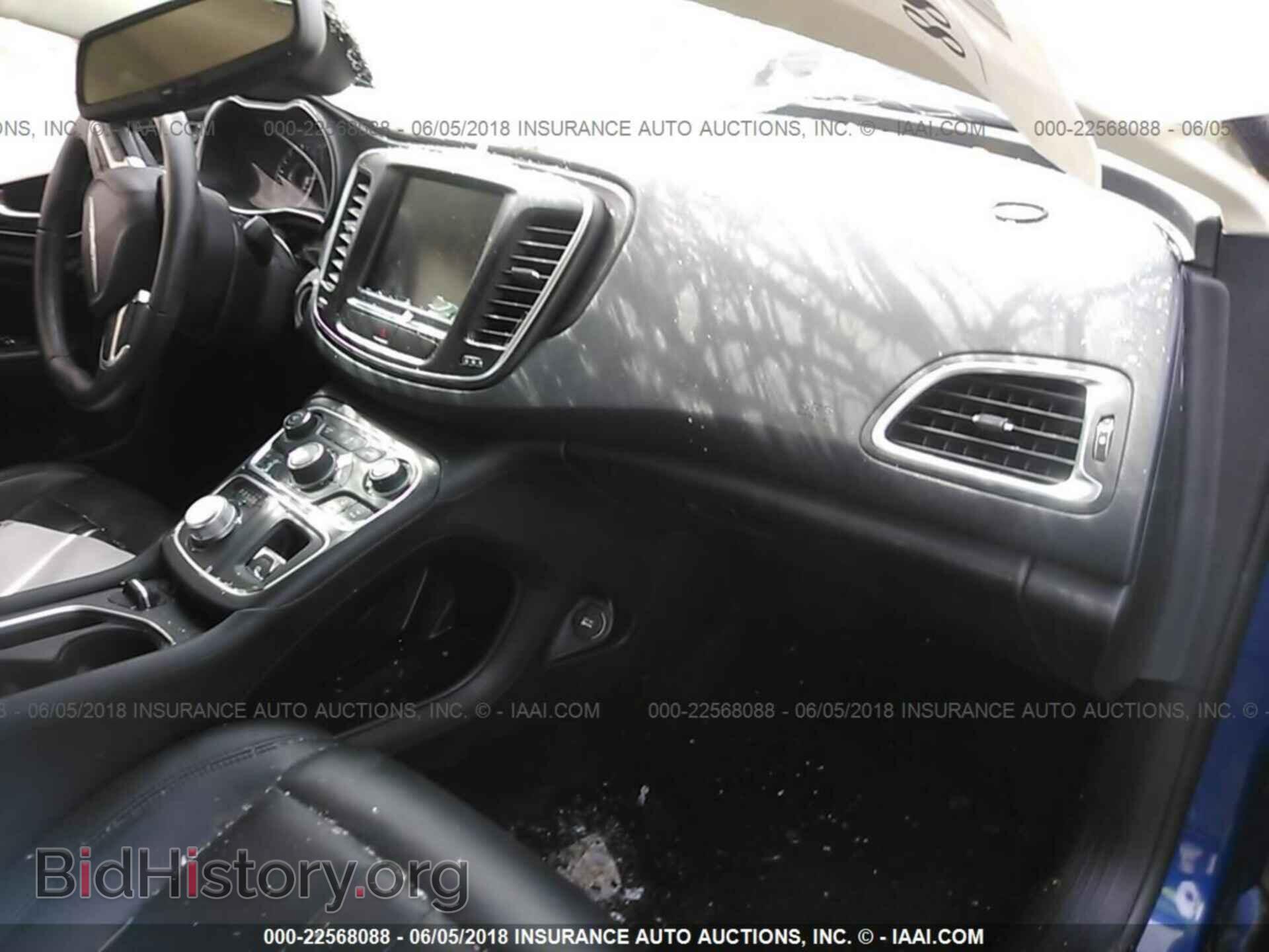 2016 Chrysler 200 - VIN: 1C3CCCAB5GN192619 - Photo 5