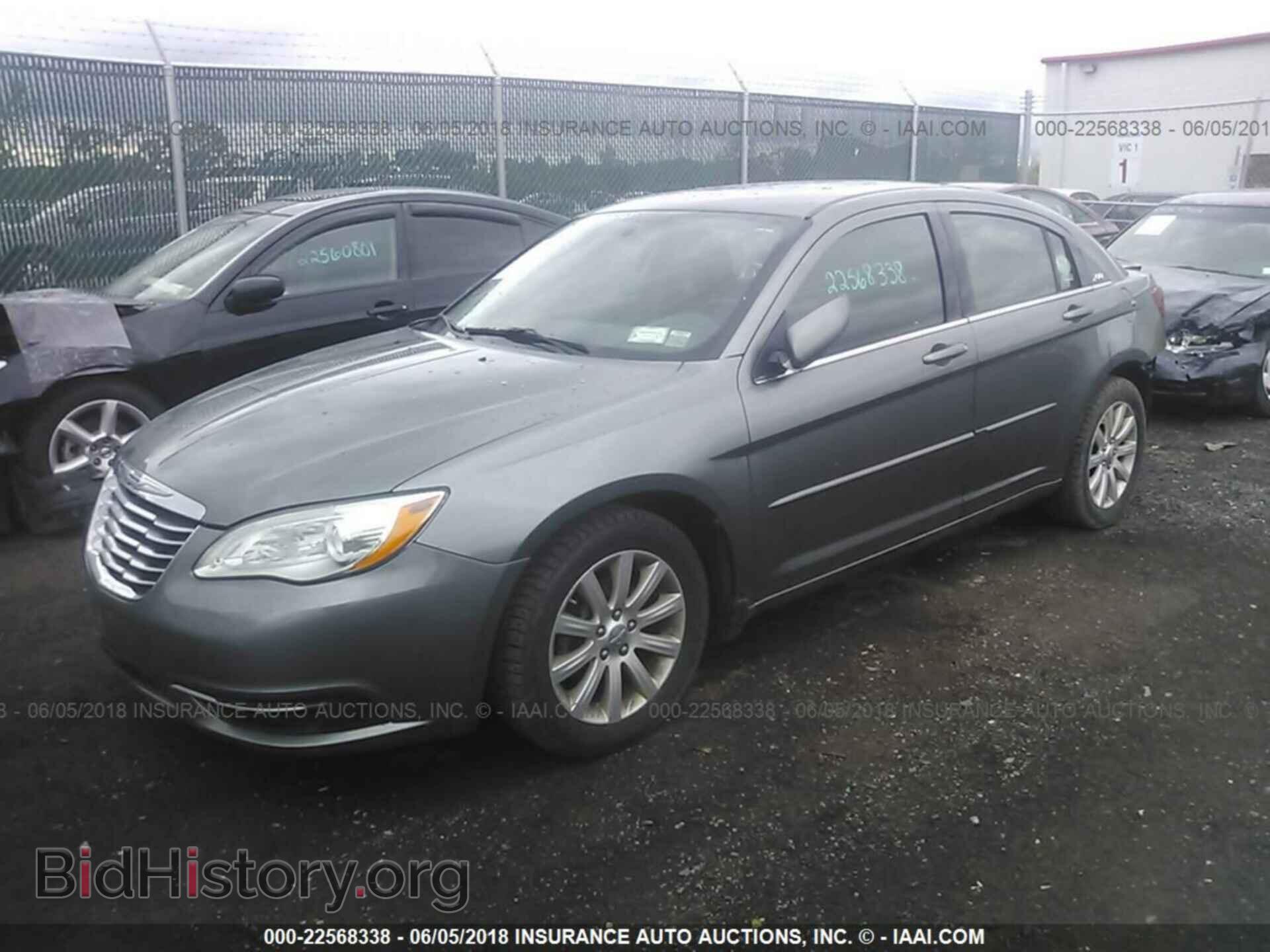2013 Chrysler 200 - VIN: 1C3CCBBG8DN732027 - Photo 2