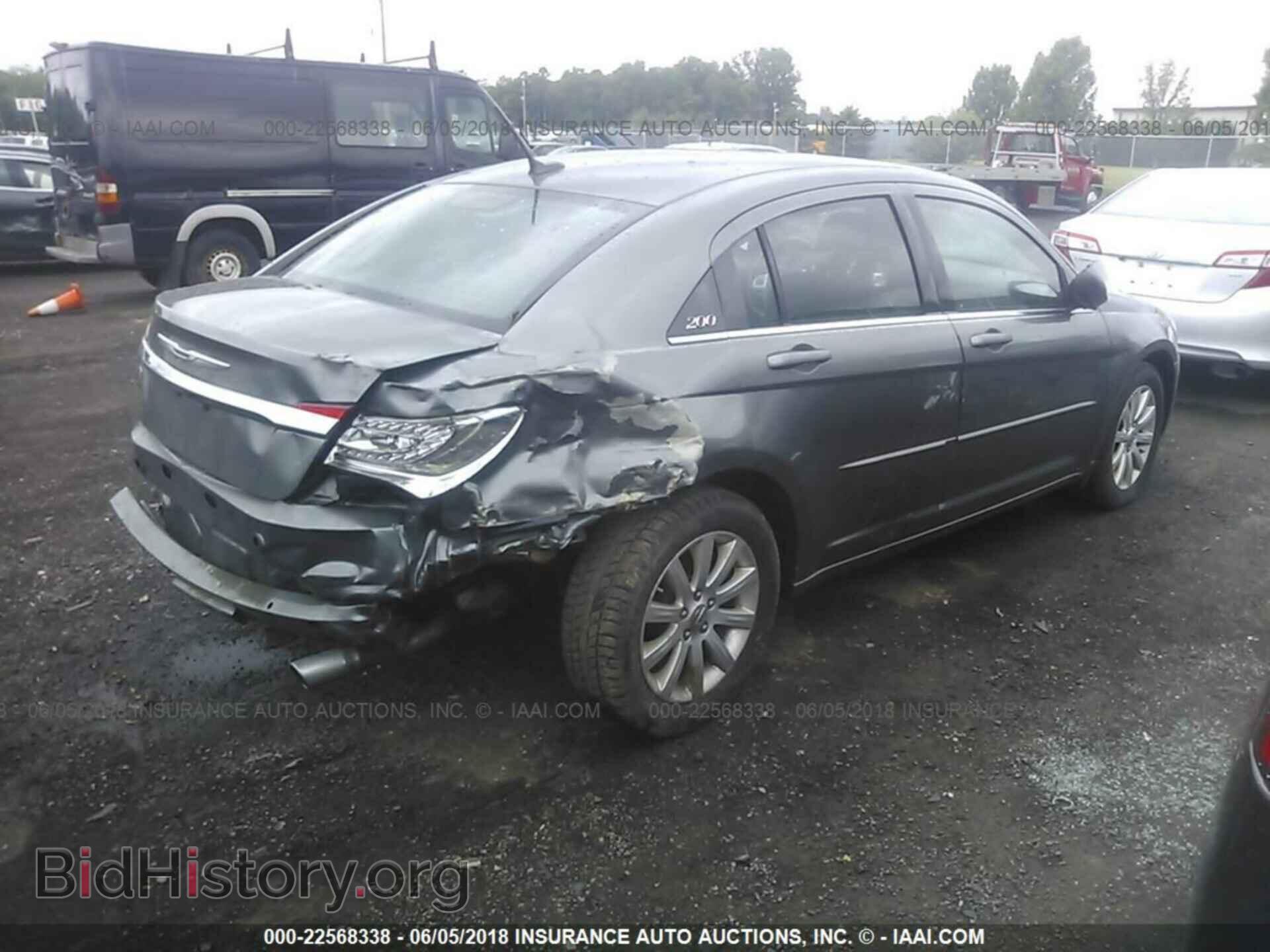 2013 Chrysler 200 - VIN: 1C3CCBBG8DN732027 - Photo 4
