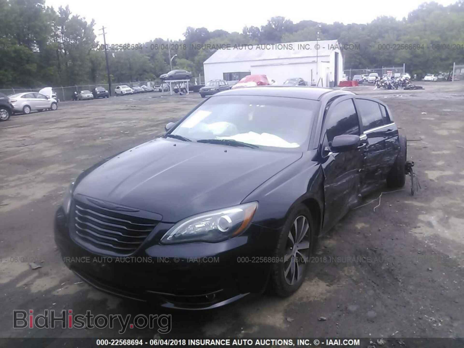 2013 Chrysler 200 - VIN: 1C3CCBCG0DN553849 - Photo 2