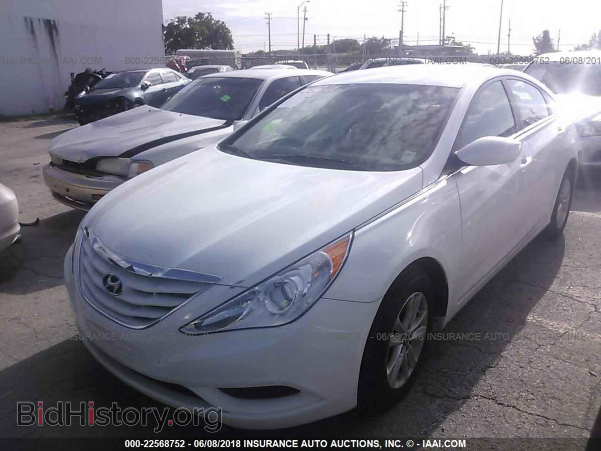 2012 Hyundai Sonata - VIN: 5NPEB4AC0CH477745 - Photo 2