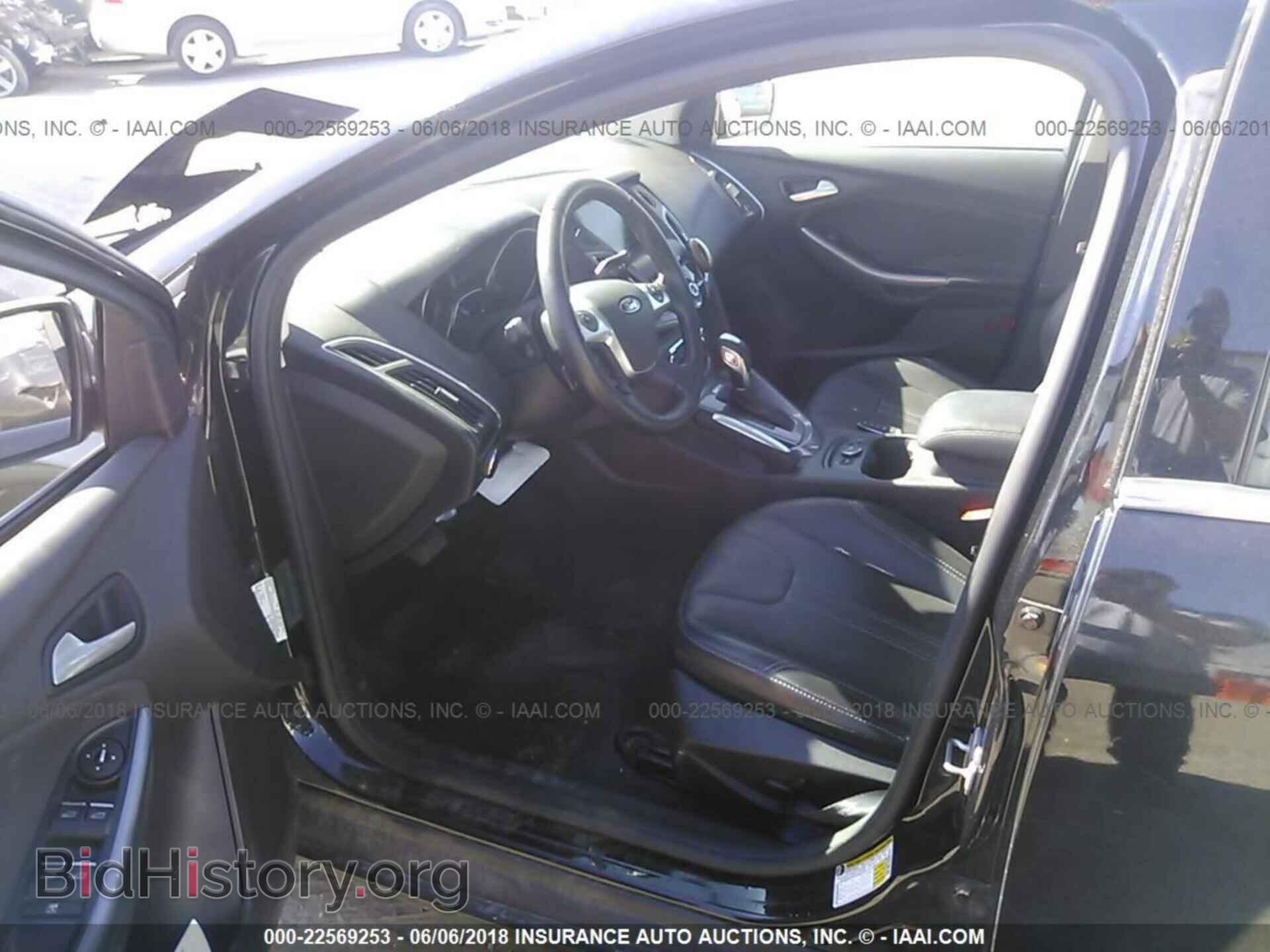 2014 Ford Focus - VIN: 1FADP3N28EL167579 - Photo 5