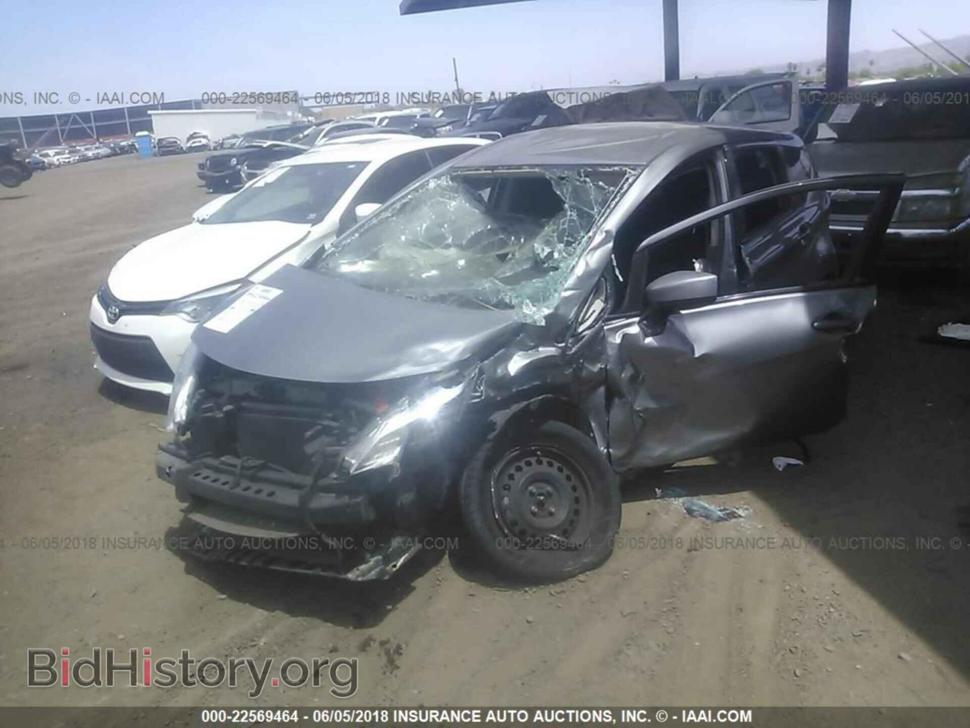 2015 Nissan Versa note - VIN: 3N1CE2CP9FL435102 - Photo 2