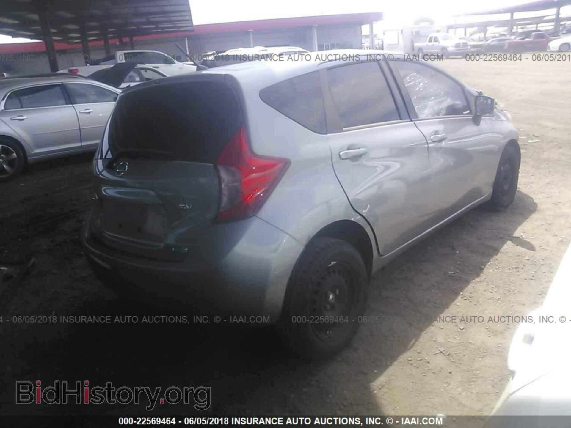 2015 Nissan Versa note - VIN: 3N1CE2CP9FL435102 - Photo 4