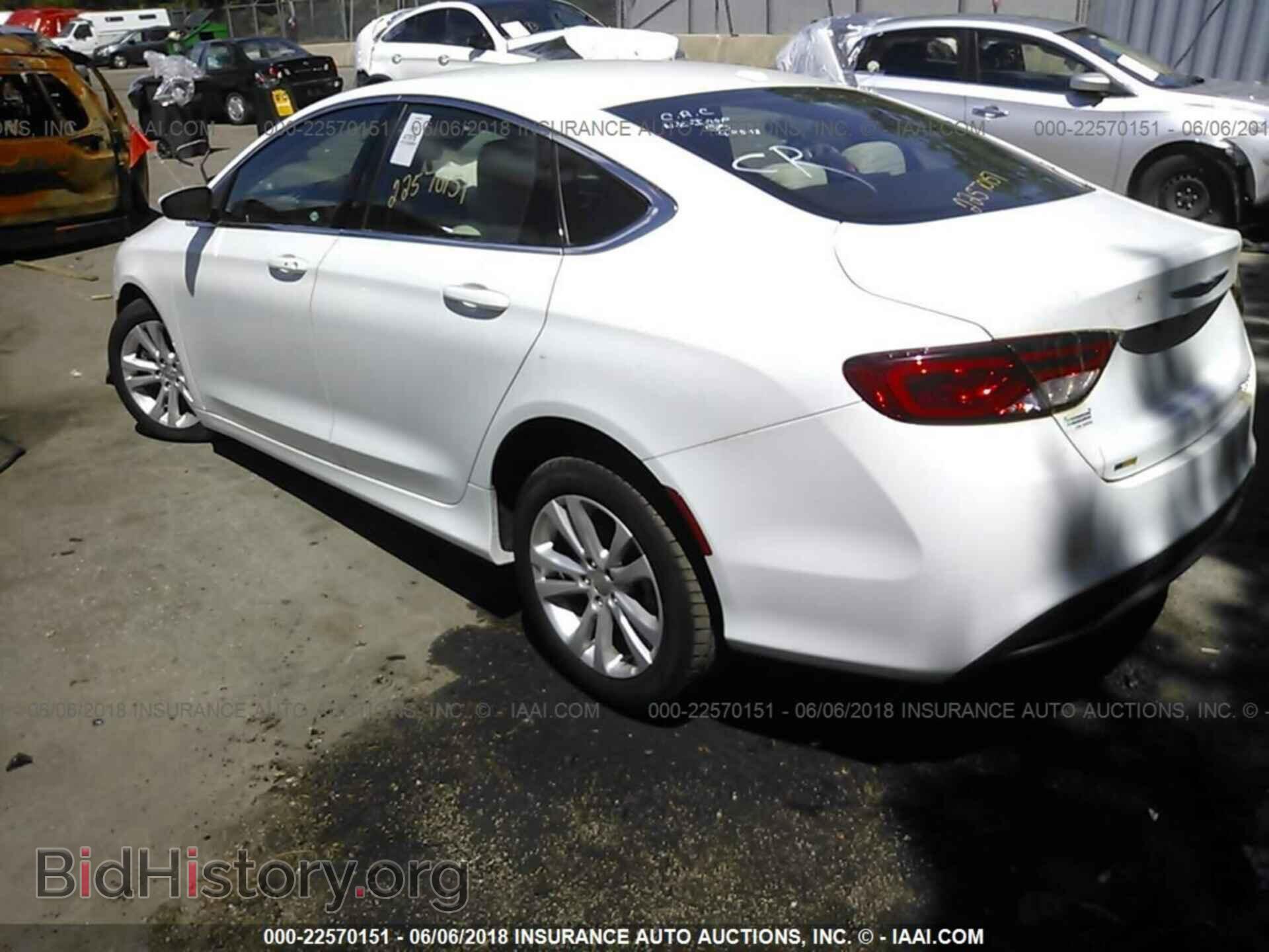 2016 Chrysler 200 - VIN: 1C3CCCAB3GN135982 - Photo 3