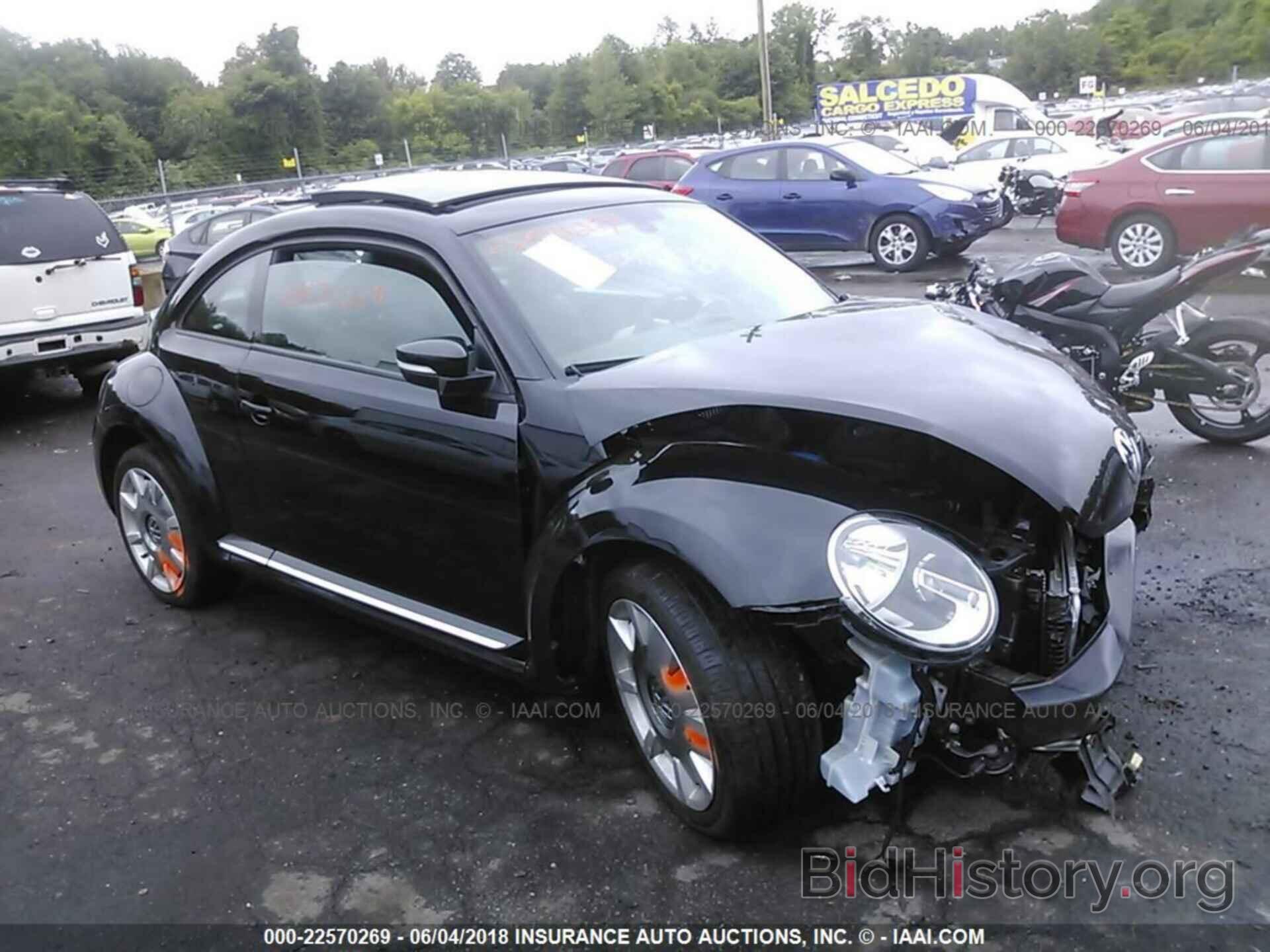 Photo 3VWJ17AT8HM601620 - VOLKSWAGEN BEETLE 2017