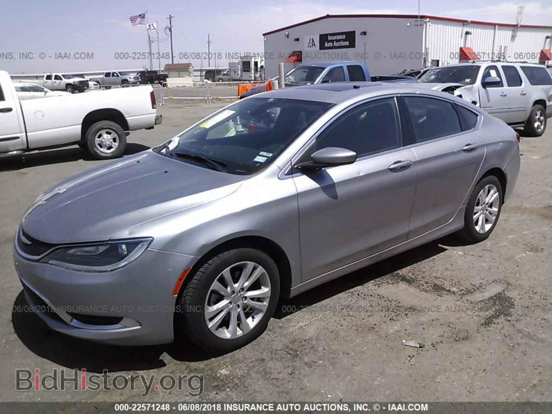 2015 Chrysler 200 - VIN: 1C3CCCAB3FN674357 - Photo 2