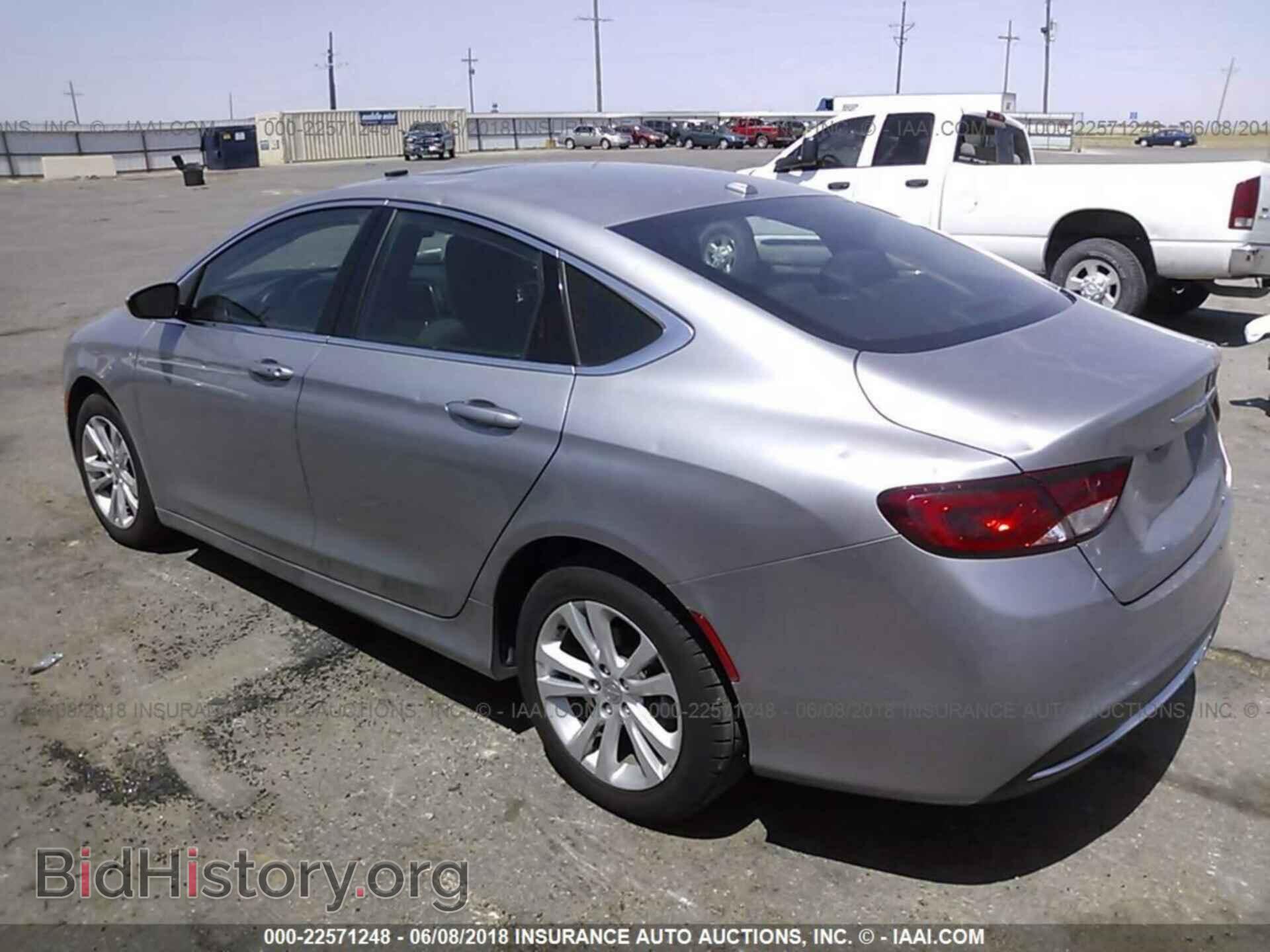 2015 Chrysler 200 - VIN: 1C3CCCAB3FN674357 - Photo 3