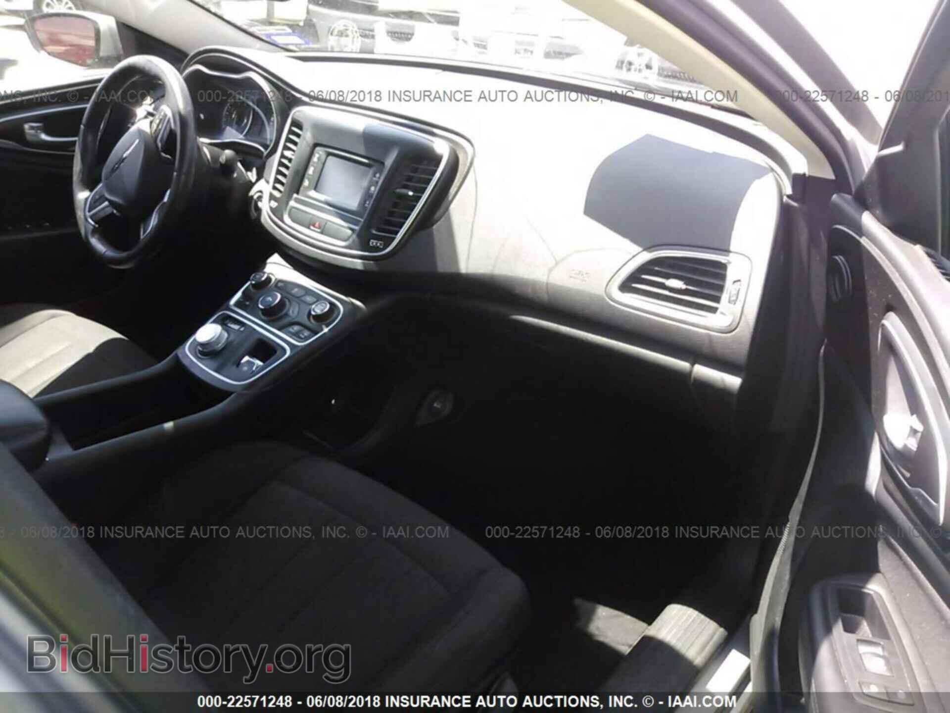 2015 Chrysler 200 - VIN: 1C3CCCAB3FN674357 - Photo 5