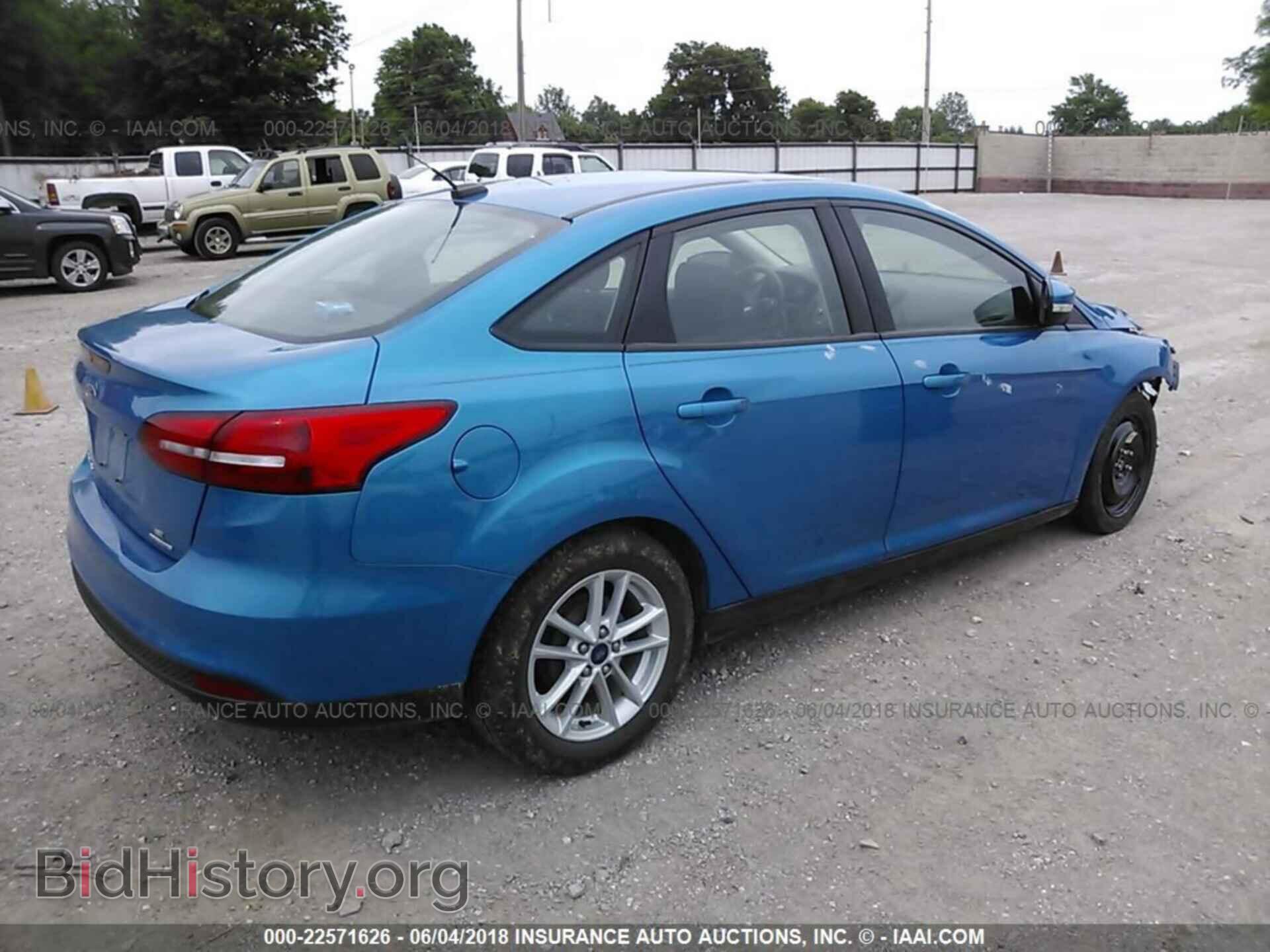 2016 Ford Focus - VIN: 1FADP3F26GL318825 - Photo 4