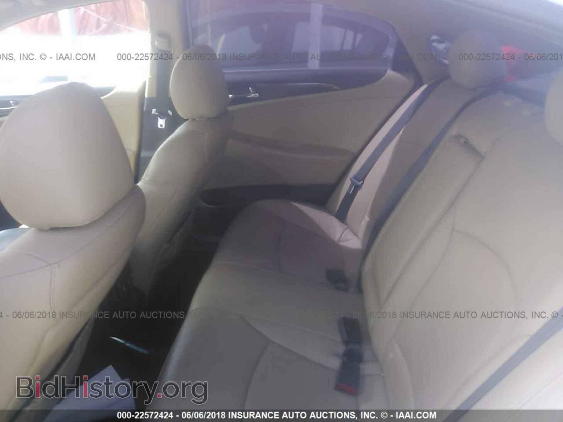 2012 Hyundai Sonata - VIN: 5NPEC4AC2CH452312 - Photo 8