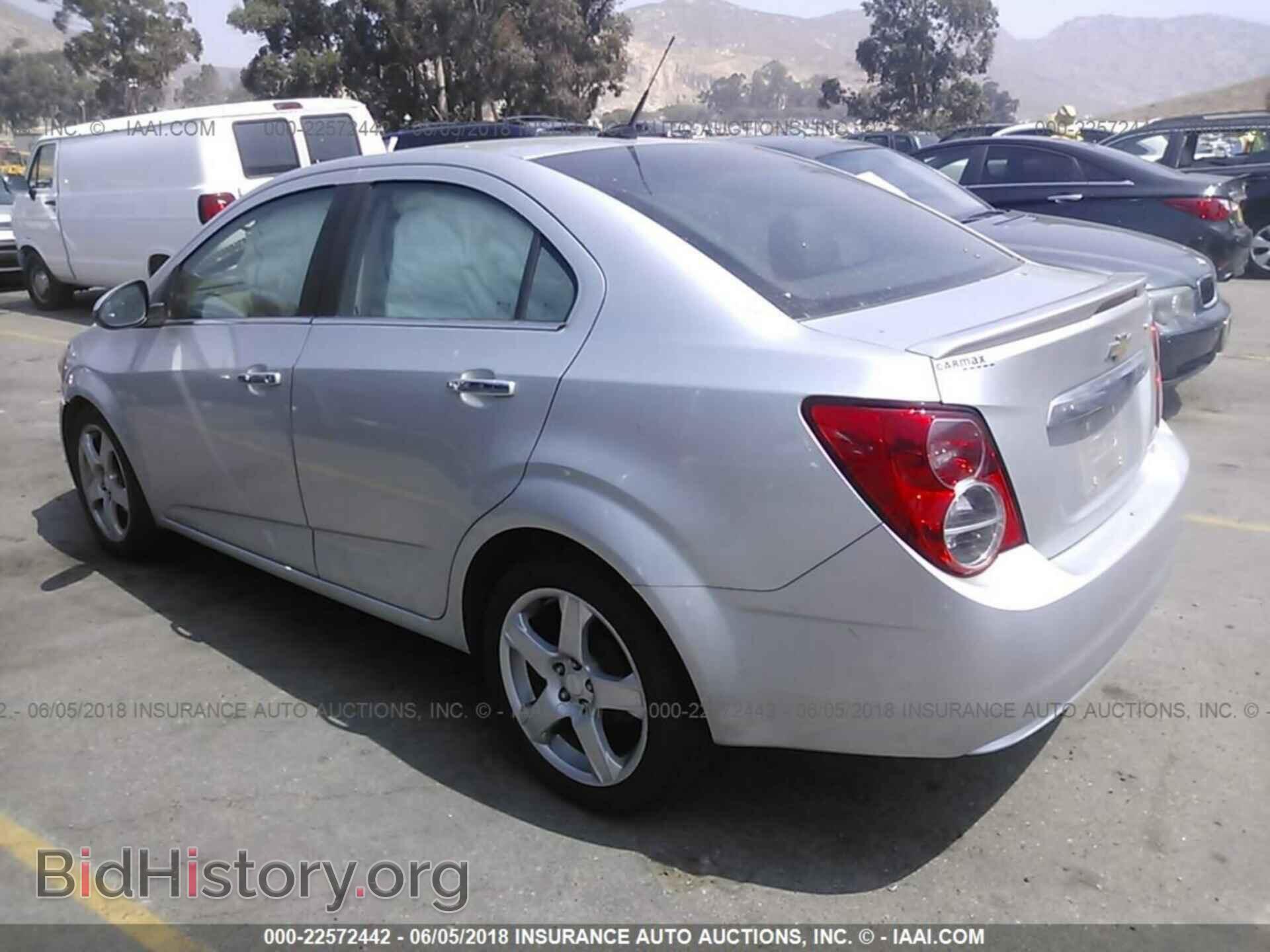 2014 Chevrolet Sonic - VIN: 1G1JE5SH4E4119622 - Photo 3
