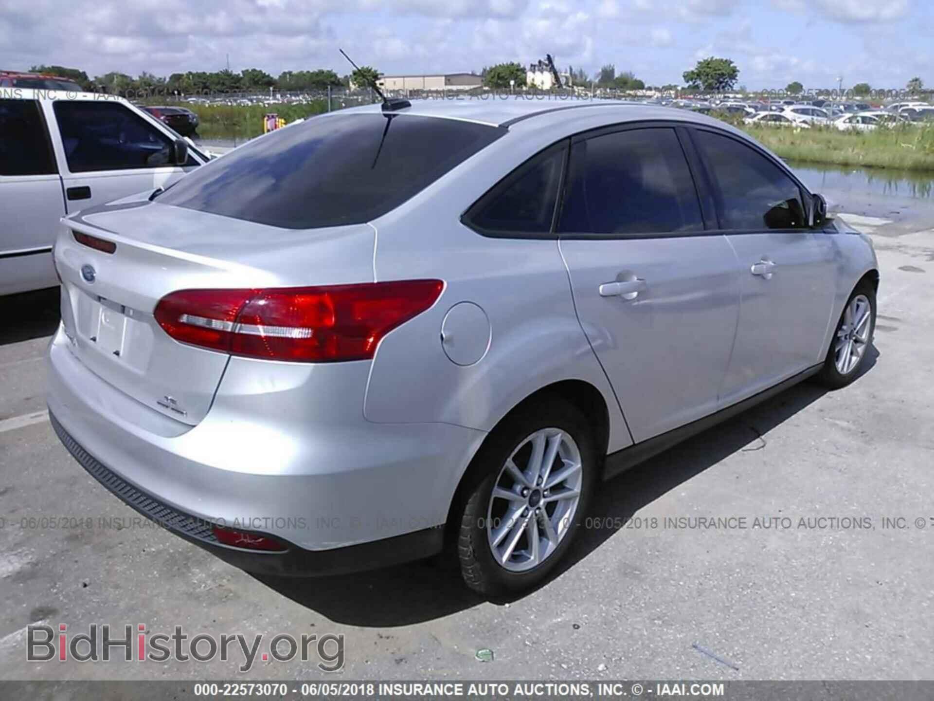 2015 Ford Focus - VIN: 1FADP3F25FL262844 - Photo 4