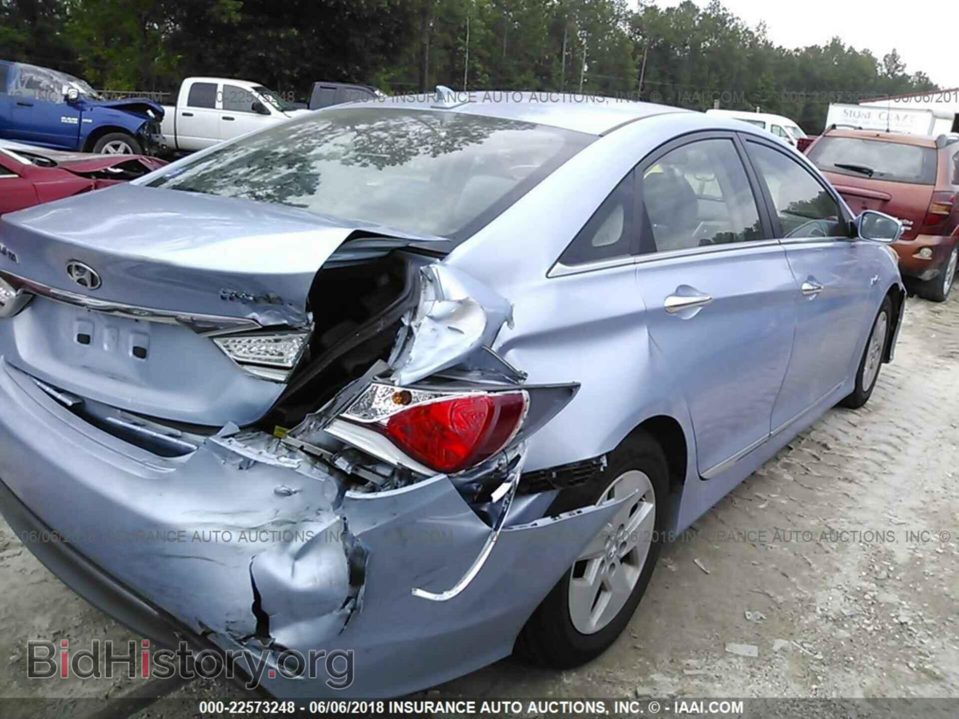2012 Hyundai Sonata - VIN: KMHEC4A47CA024165 - Photo 4