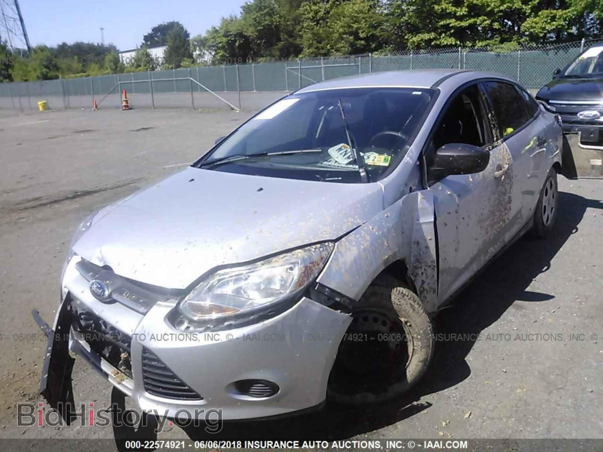 2014 Ford Focus - VIN: 1FADP3E22EL410688 - Фото 2