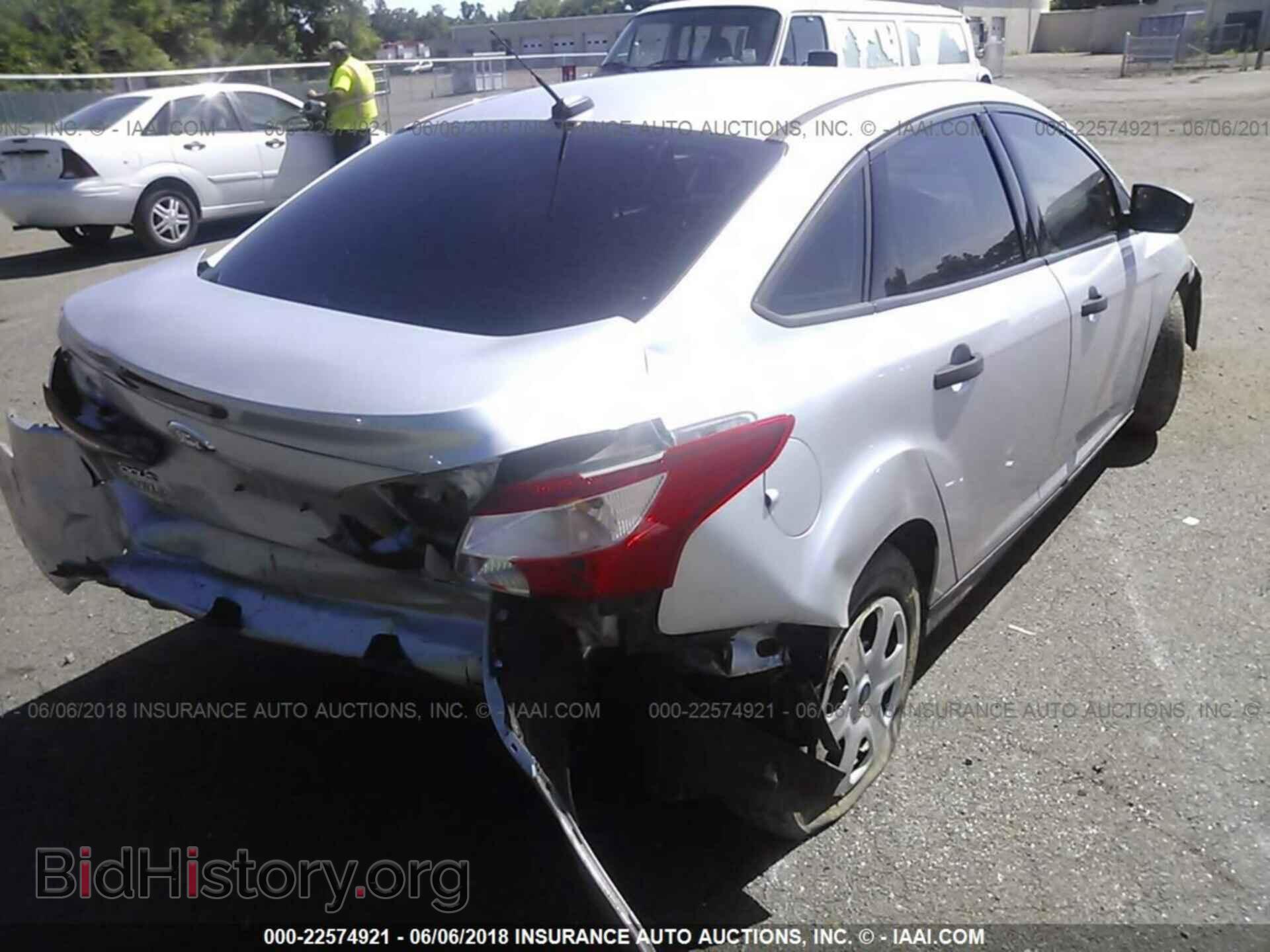 2014 Ford Focus - VIN: 1FADP3E22EL410688 - Фото 4