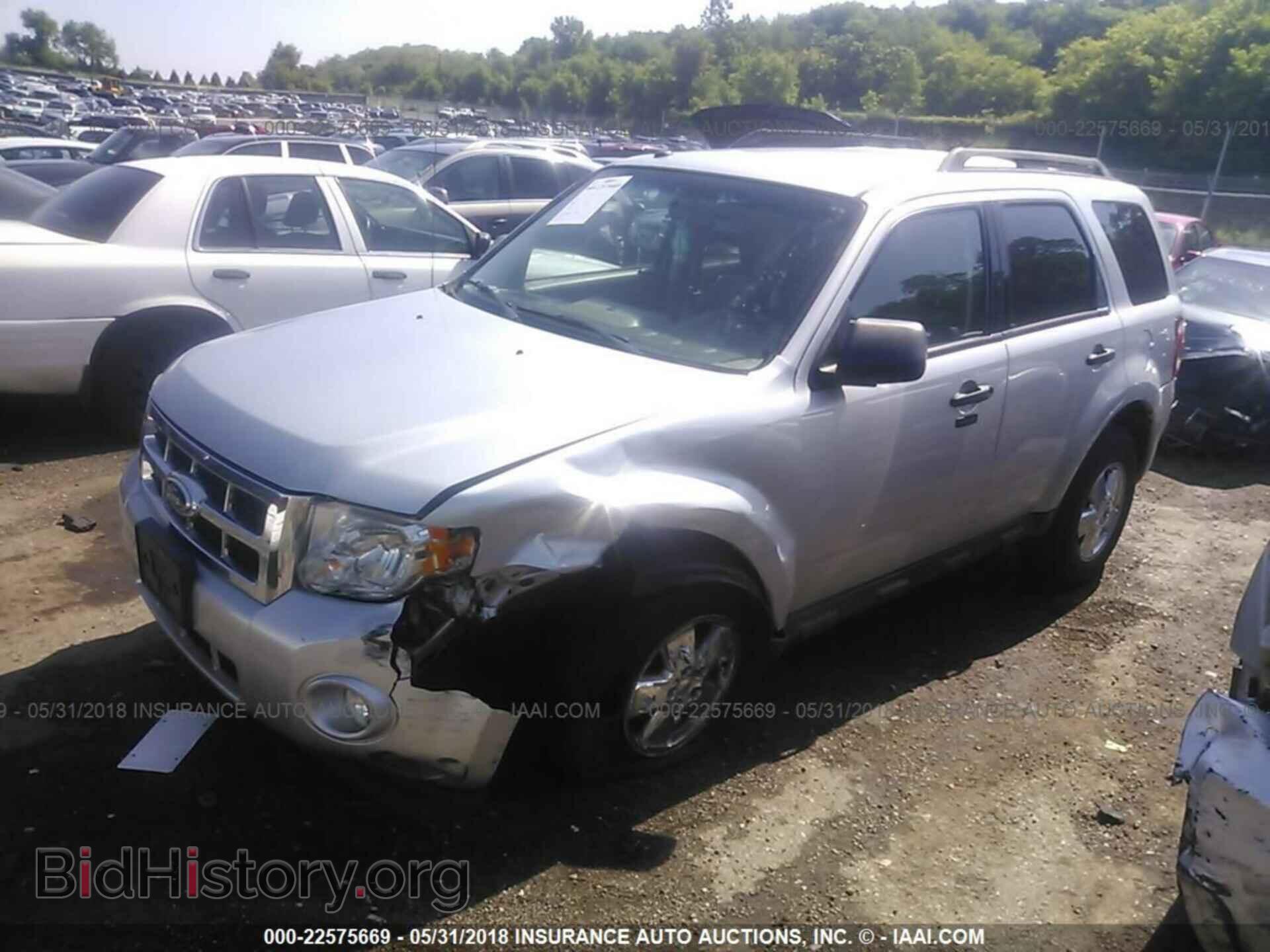 2011 Ford Escape - VIN: 1FMCU9DG6BKA56735 - Photo 2
