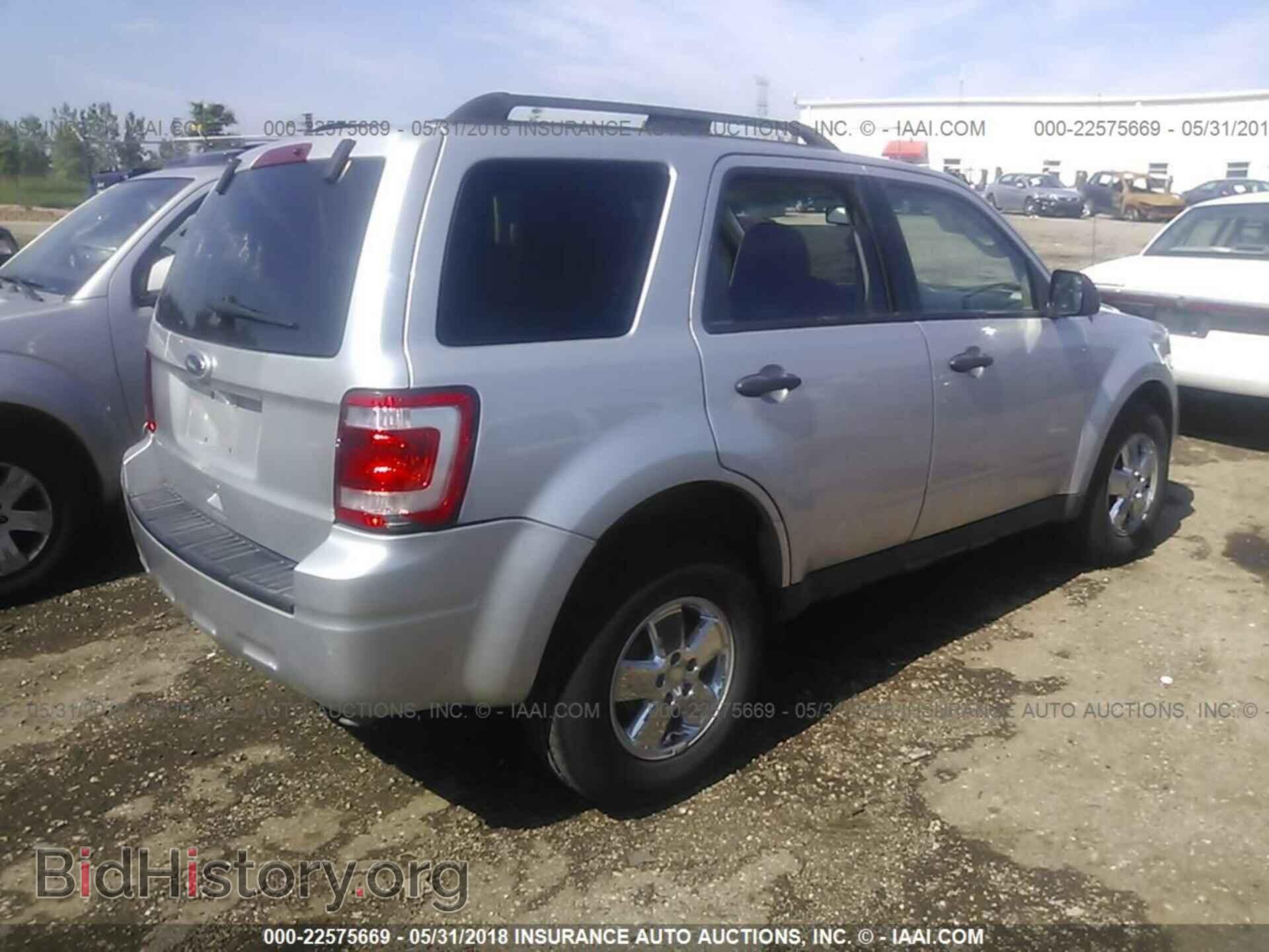 2011 Ford Escape - VIN: 1FMCU9DG6BKA56735 - Photo 4
