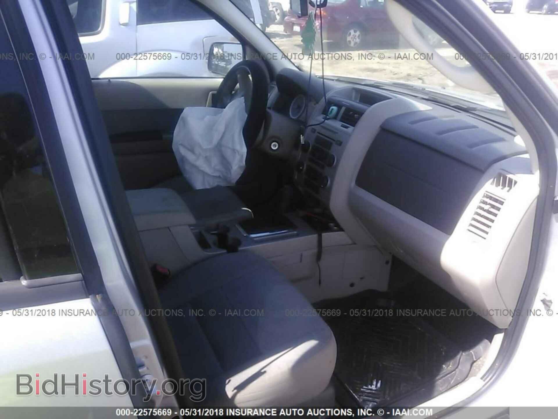 2011 Ford Escape - VIN: 1FMCU9DG6BKA56735 - Photo 5