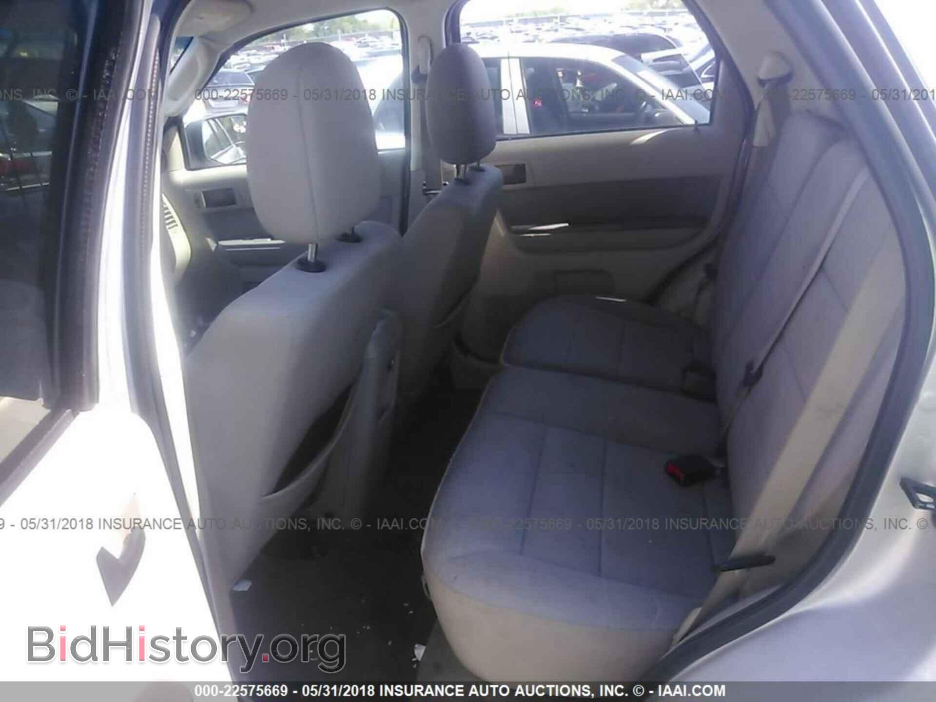 2011 Ford Escape - VIN: 1FMCU9DG6BKA56735 - Photo 8