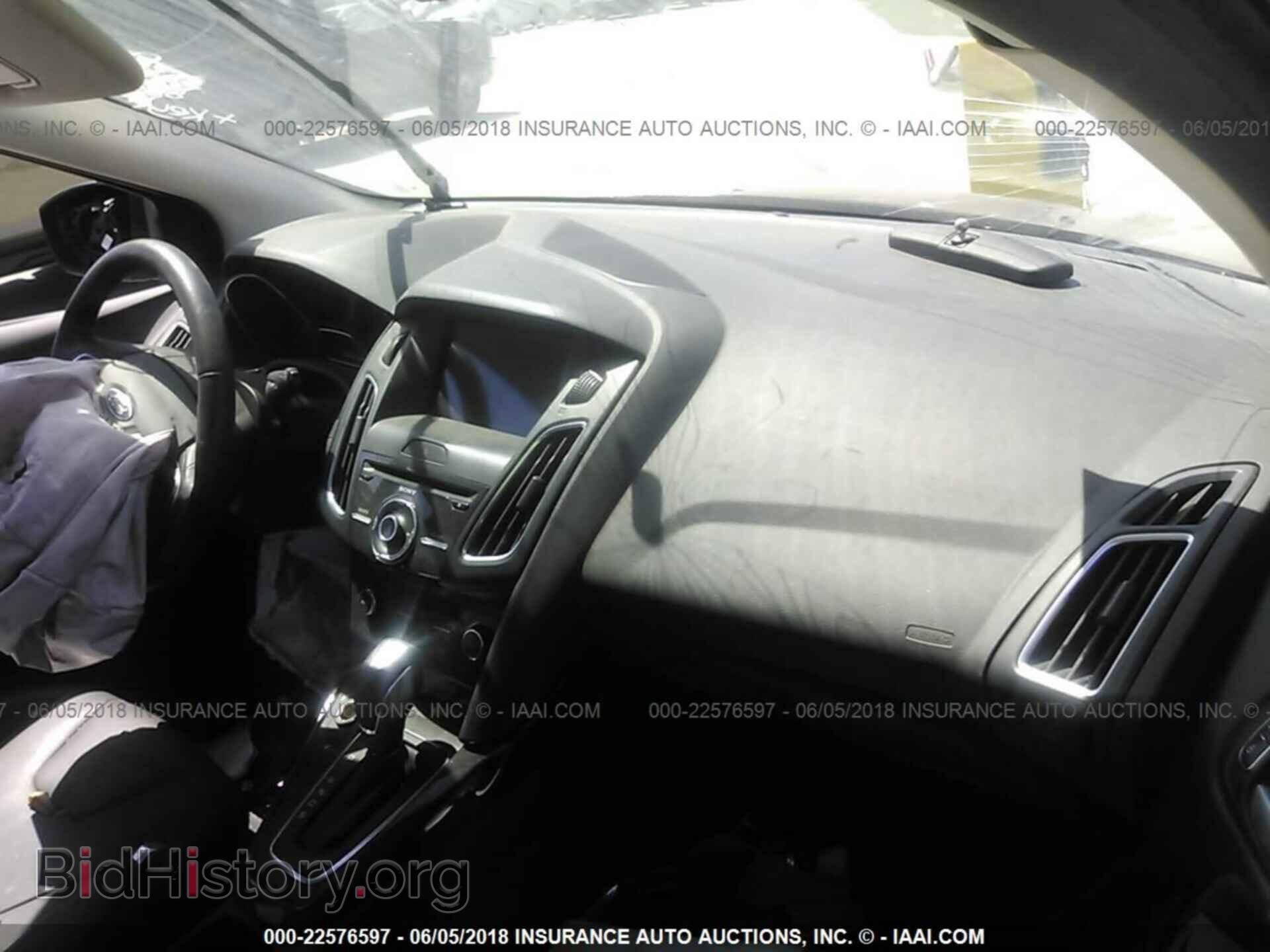 2017 Ford Focus - VIN: 1FADP3N21HL279760 - Photo 5