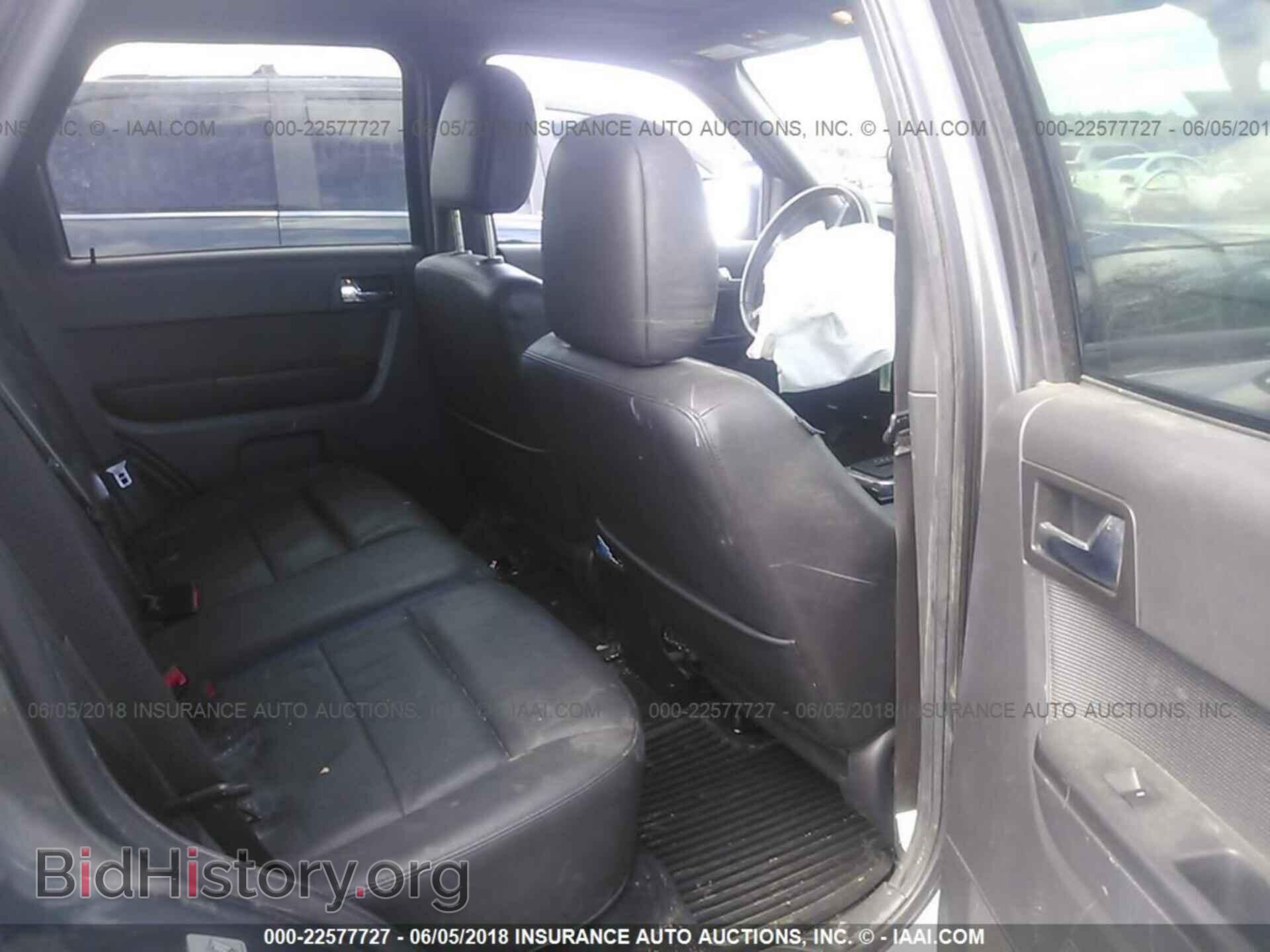 2011 Ford Escape - VIN: 1FMCU9DG6BKB90516 - Photo 8