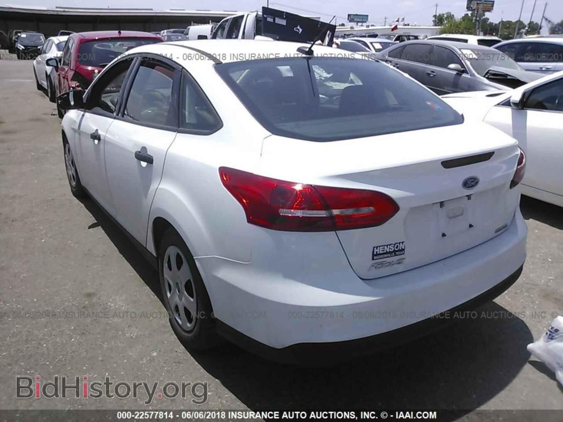2016 Ford Focus - VIN: 1FADP3E28GL230005 - Photo 3