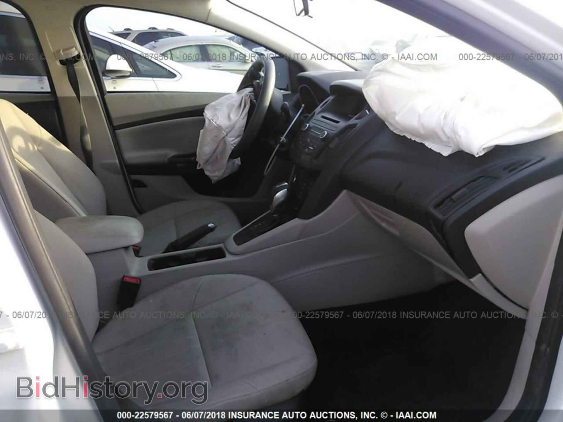 2016 Ford Focus - VIN: 1FADP3K2XGL244766 - Photo 5