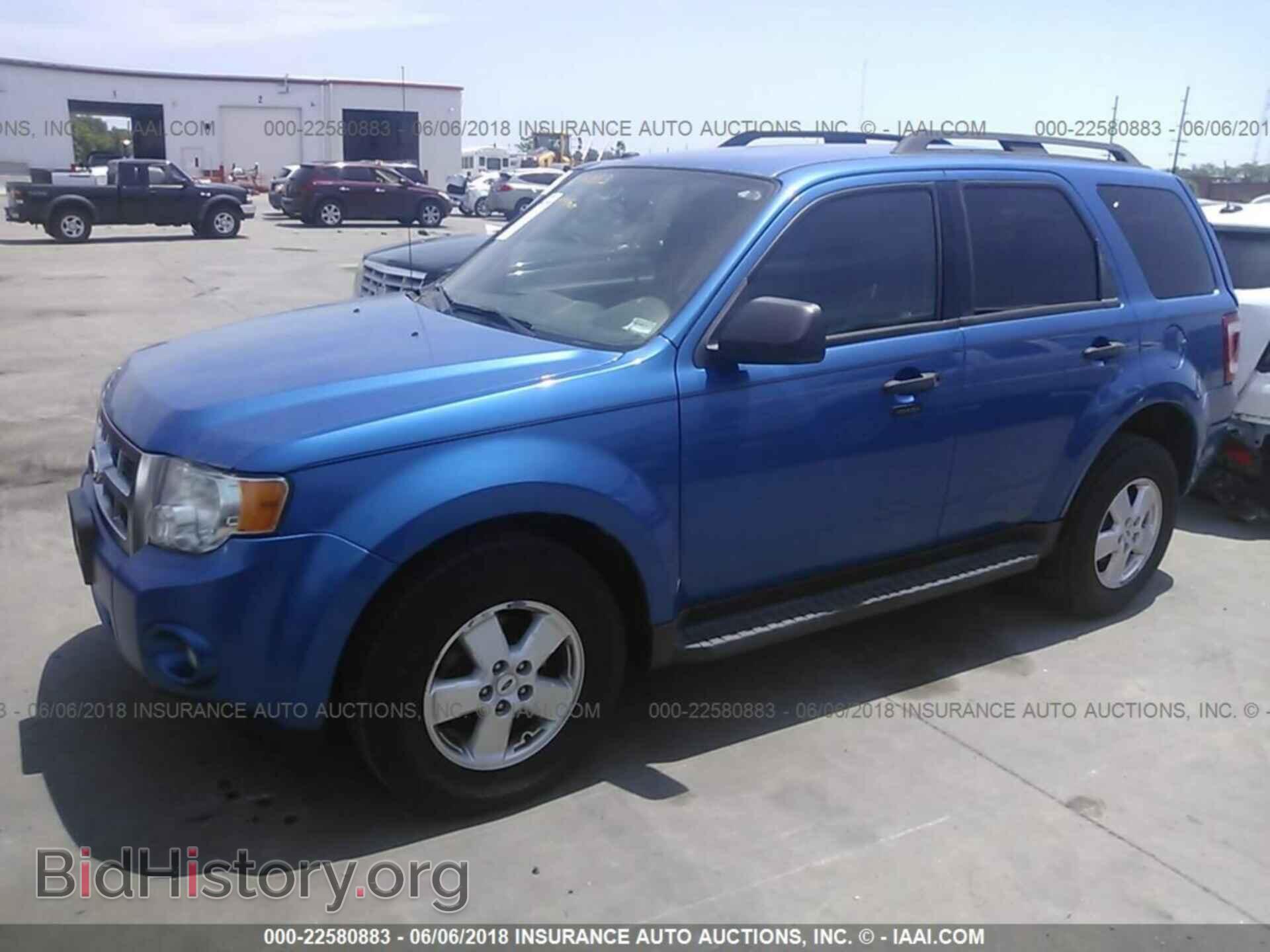 2012 Ford Escape - VIN: 1FMCU0DG7CKA94004 - Photo 2