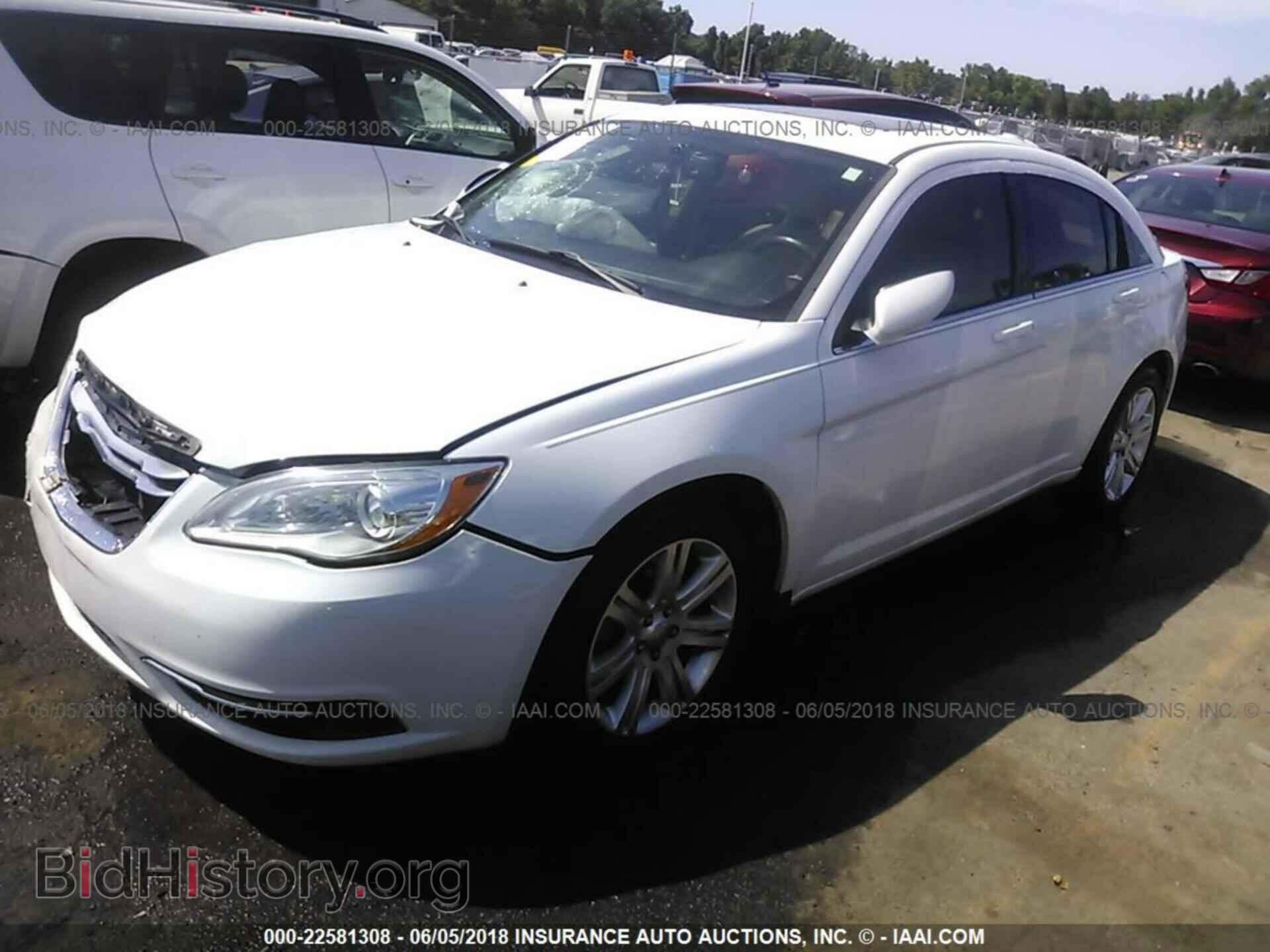 2013 Chrysler 200 - VIN: 1C3CCBBB3DN592490 - Photo 2