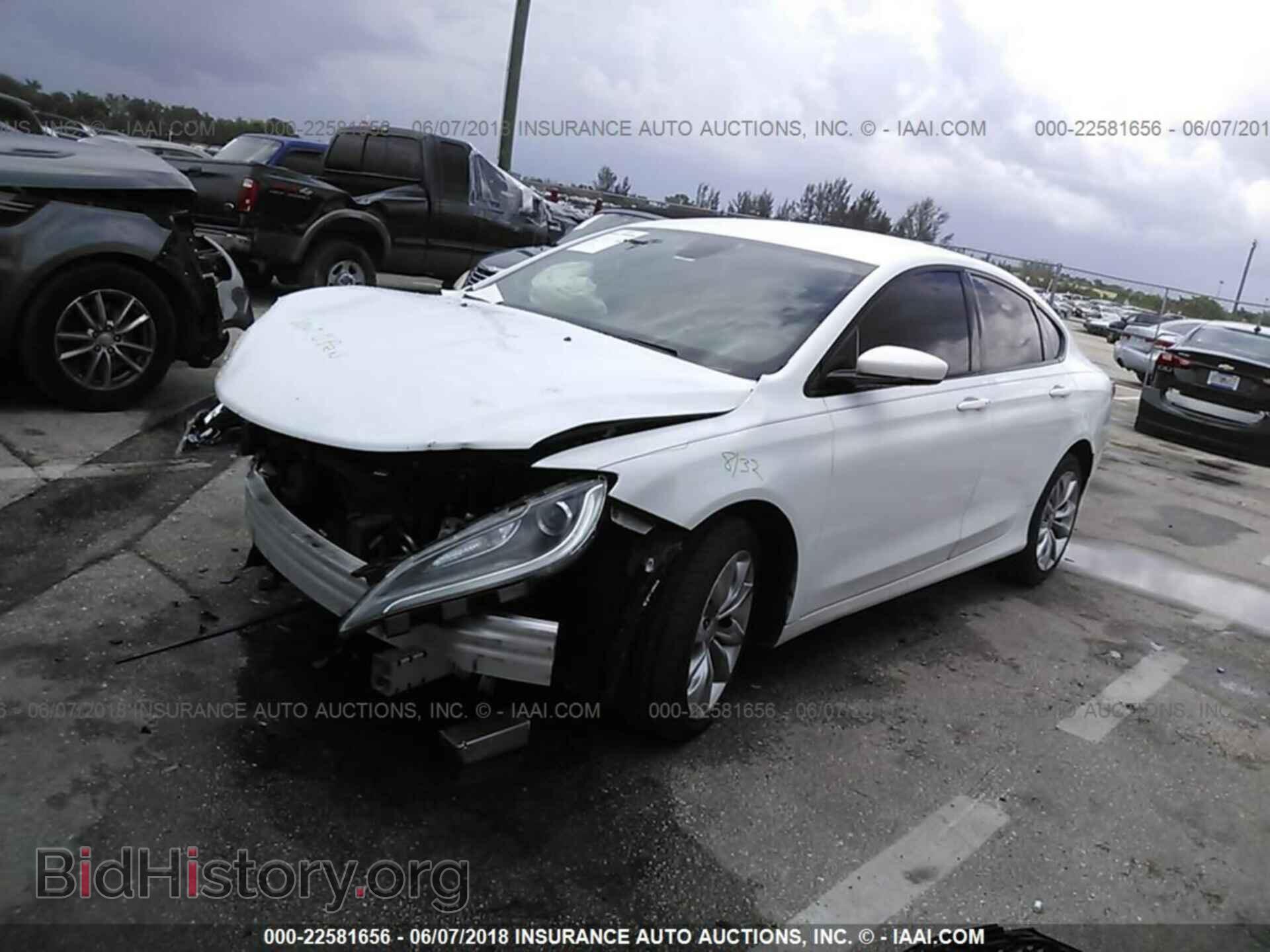 2015 Chrysler 200 - VIN: 1C3CCCBB8FN670237 - Photo 2