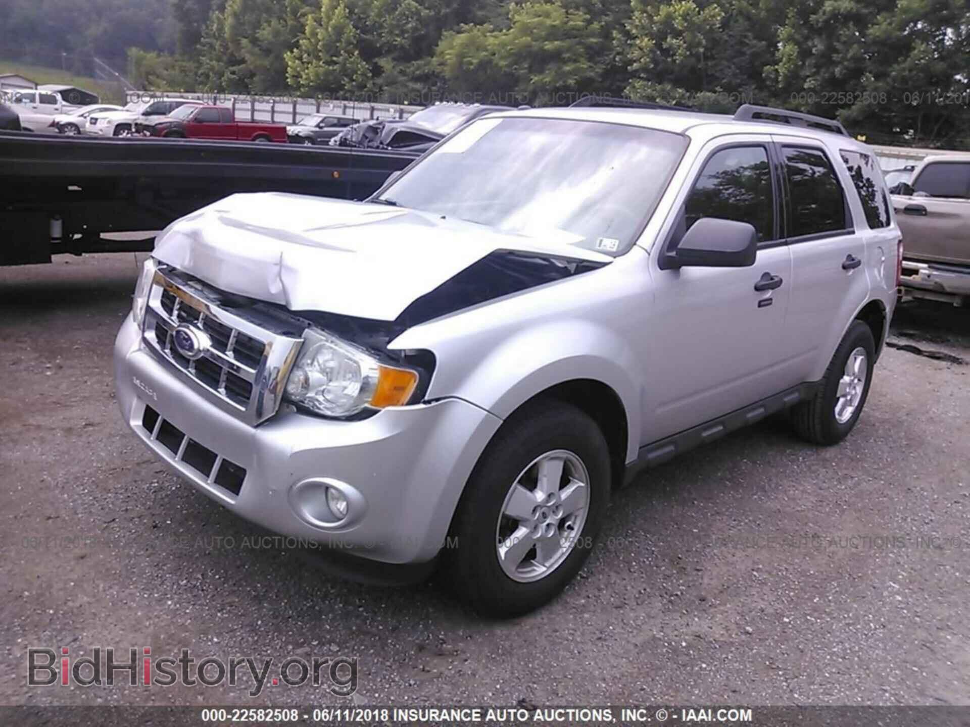2011 Ford Escape - VIN: 1FMCU0DG4BKA33966 - Фото 2