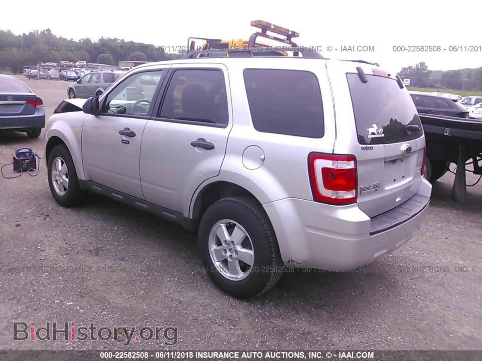 2011 Ford Escape - VIN: 1FMCU0DG4BKA33966 - Фото 3
