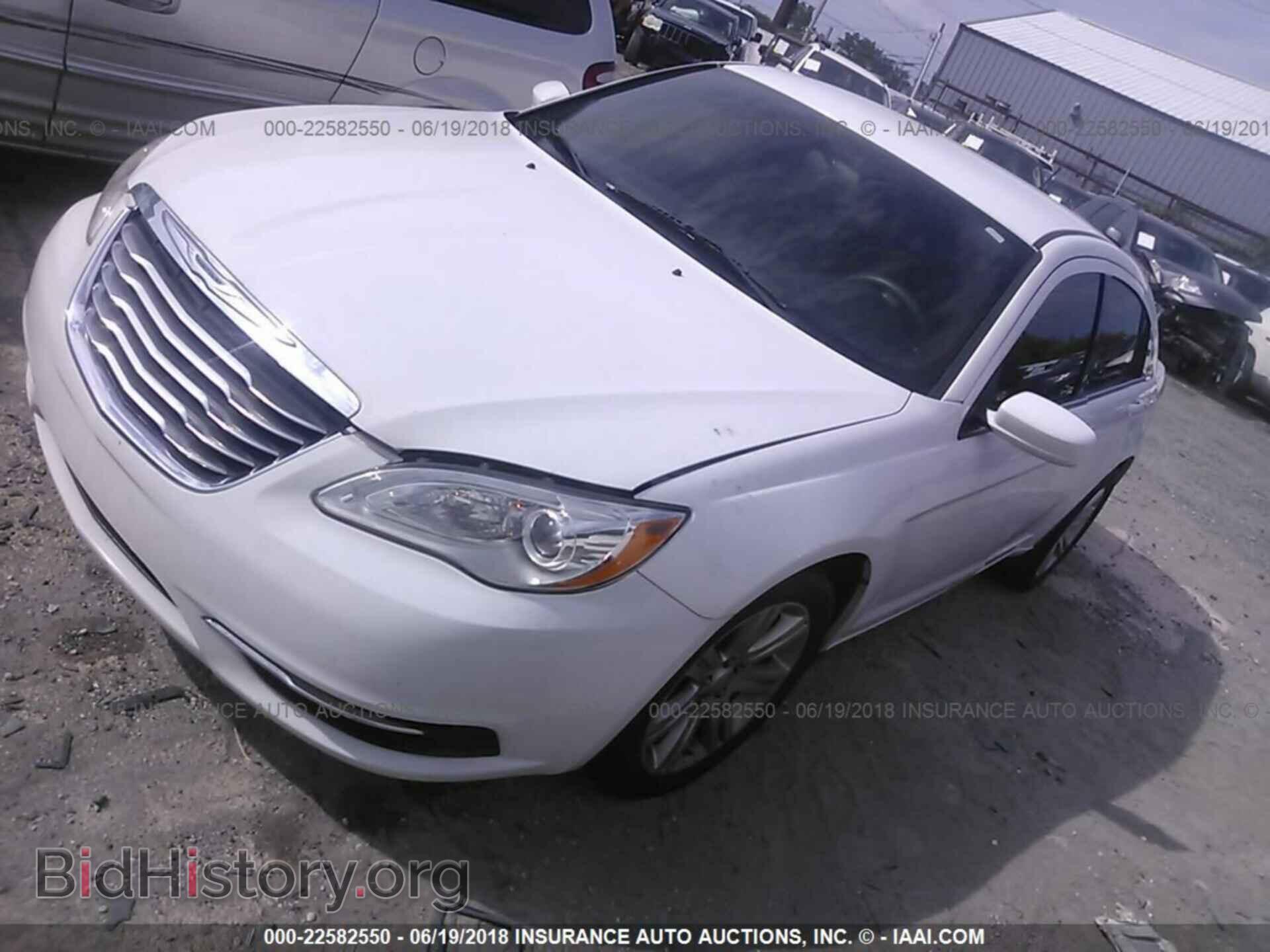 2013 Chrysler 200 - VIN: 1C3CCBAB5DN761992 - Photo 2