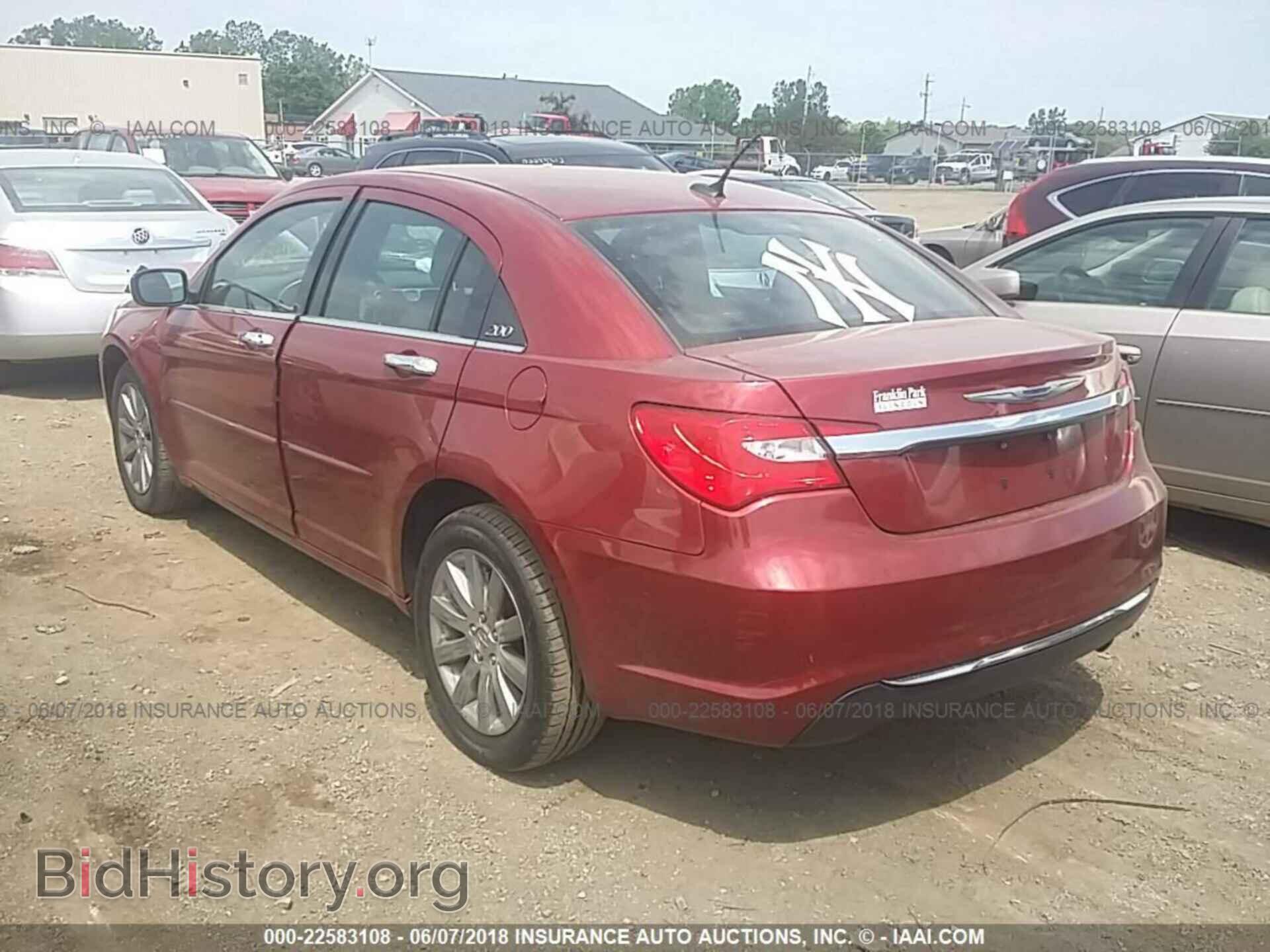 2014 Chrysler 200 - VIN: 1C3CCBBB4EN194951 - Фото 3