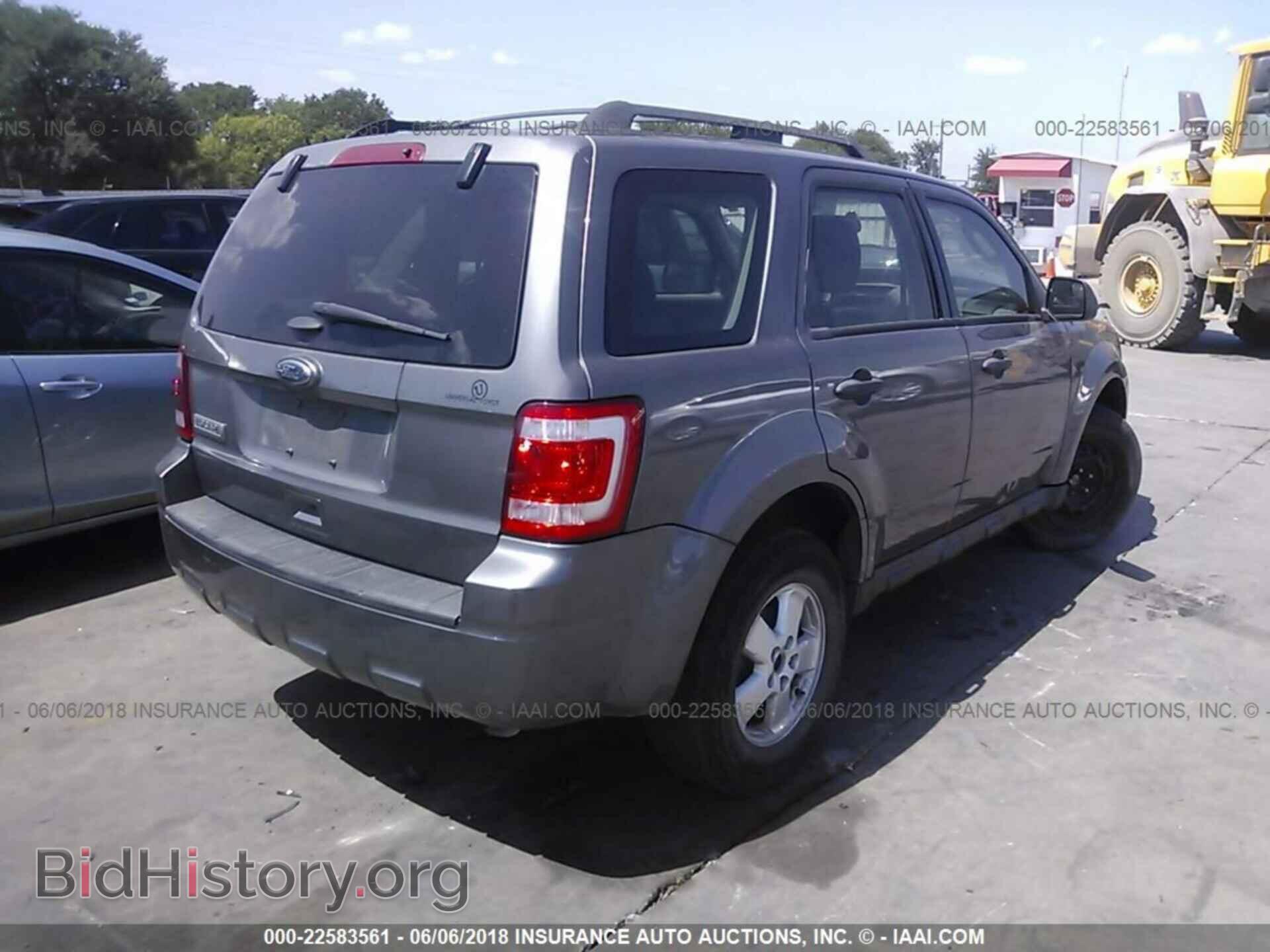 2011 Ford Escape - VIN: 1FMCU0C79BKB97568 - Фото 4