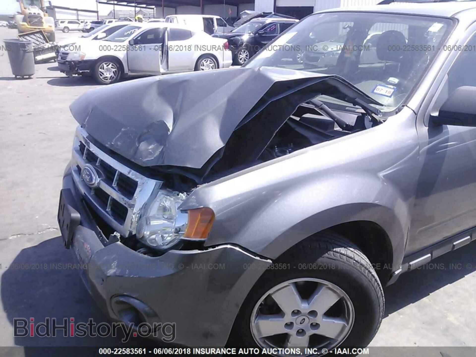 2011 Ford Escape - VIN: 1FMCU0C79BKB97568 - Фото 6