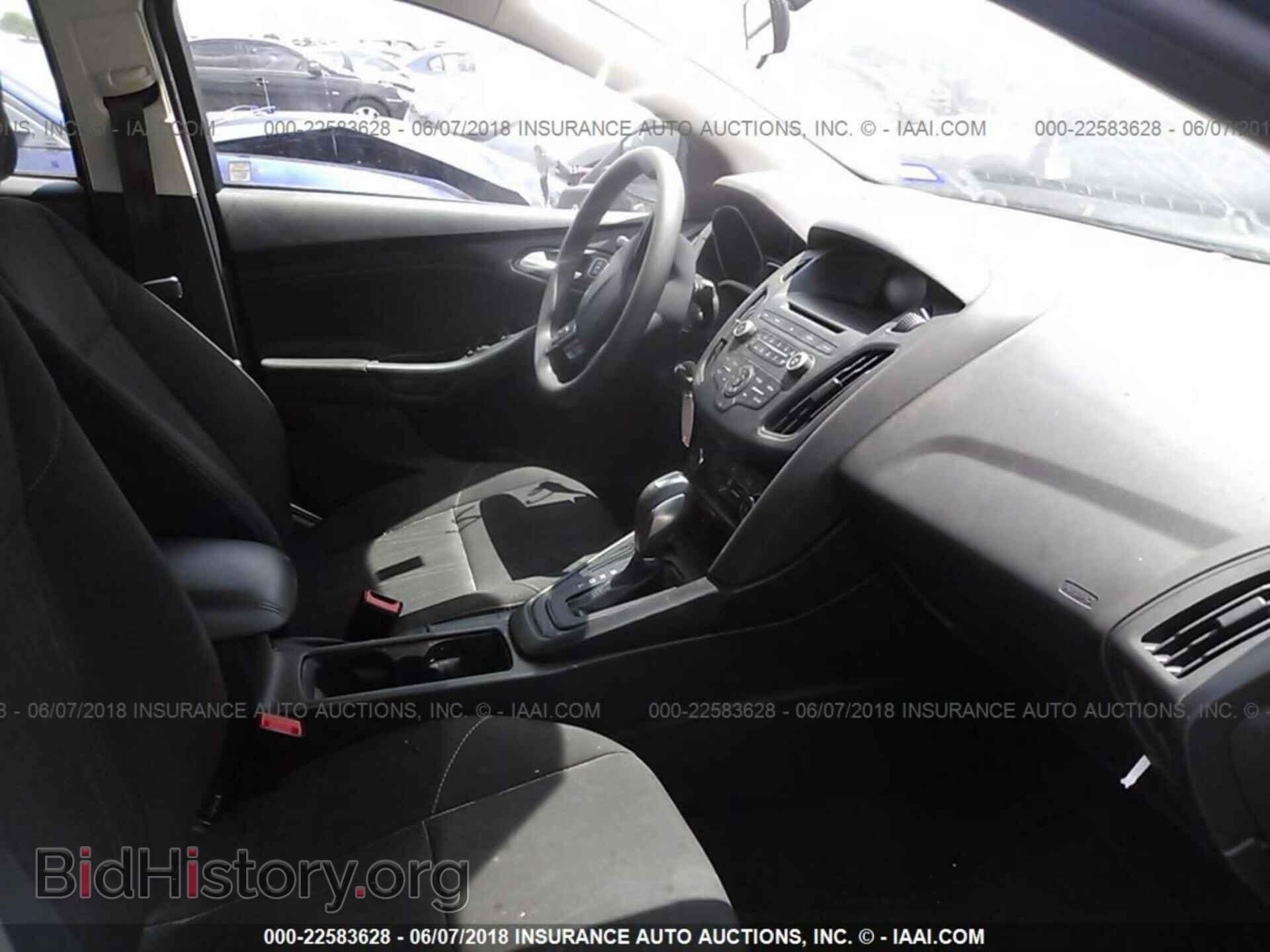 2016 Ford Focus - VIN: 1FADP3F22GL369044 - Photo 5