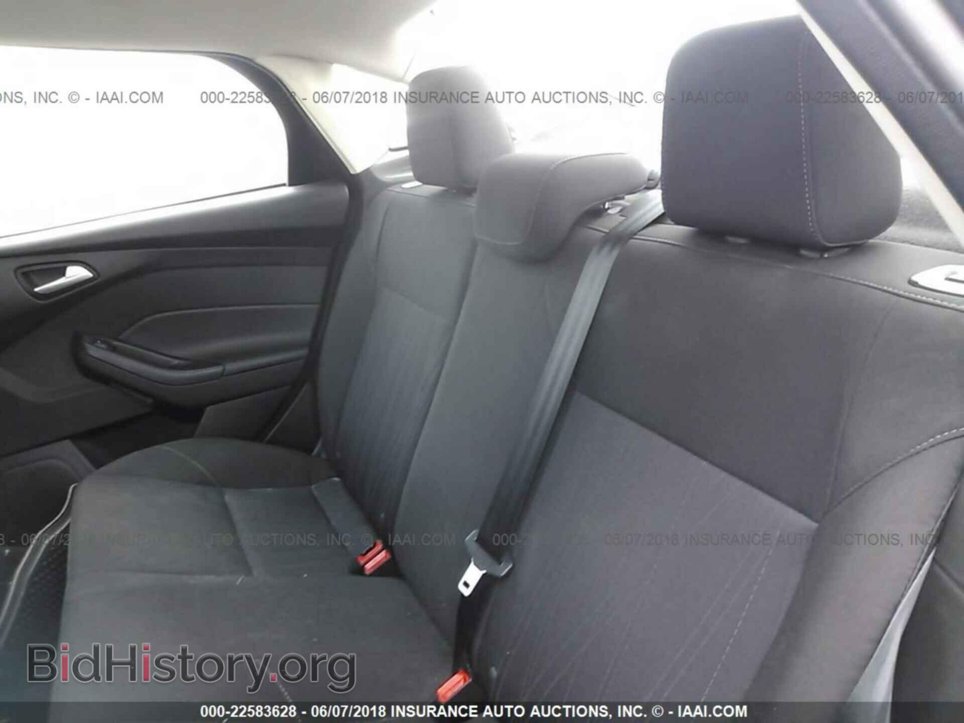 2016 Ford Focus - VIN: 1FADP3F22GL369044 - Photo 8
