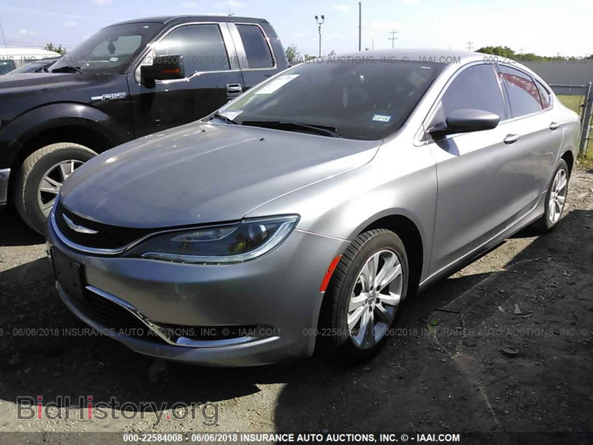 2015 Chrysler 200 - VIN: 1C3CCCAB1FN732997 - Photo 2