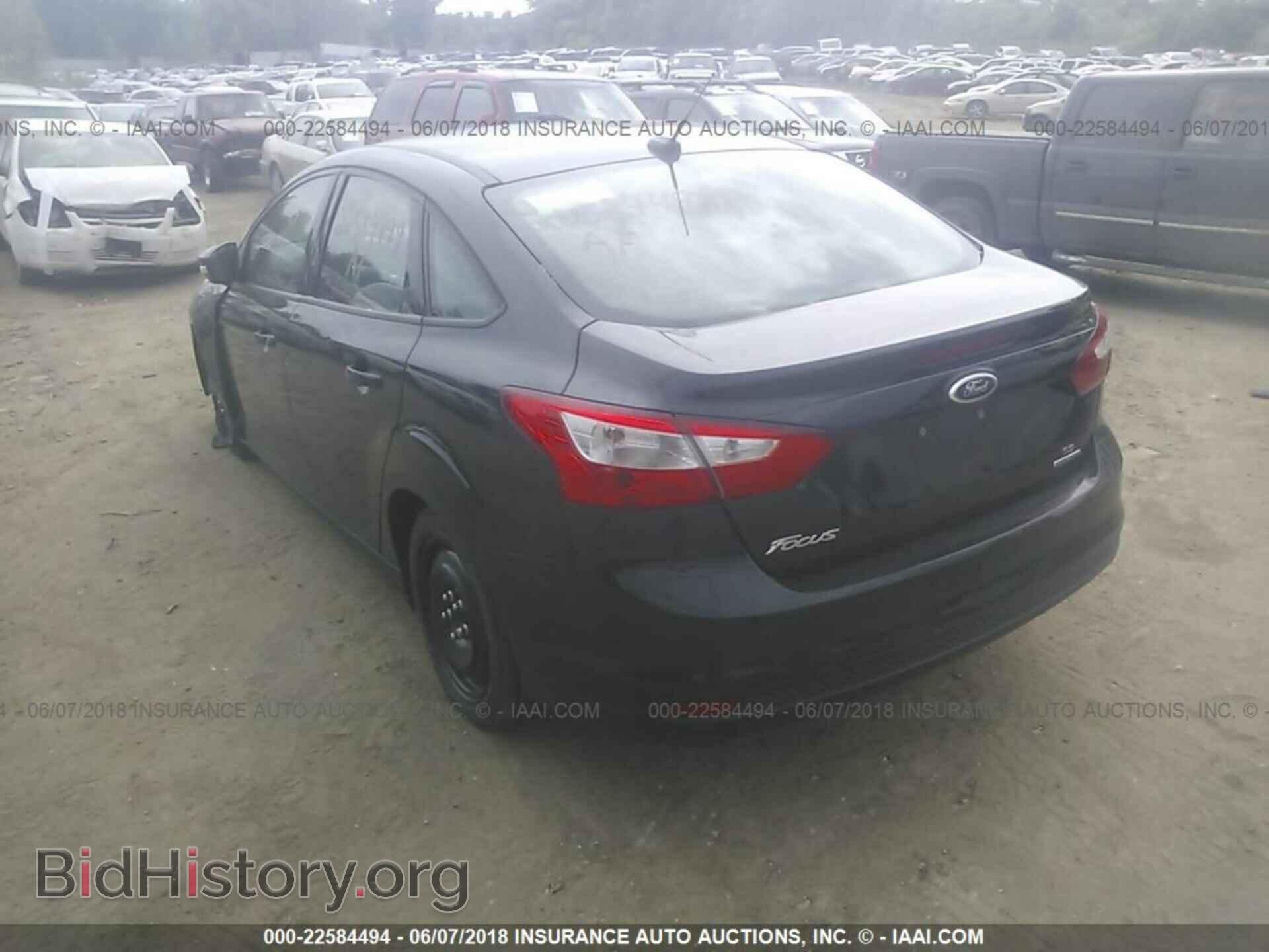 2014 Ford Focus - VIN: 1FADP3F28EL135973 - Photo 3