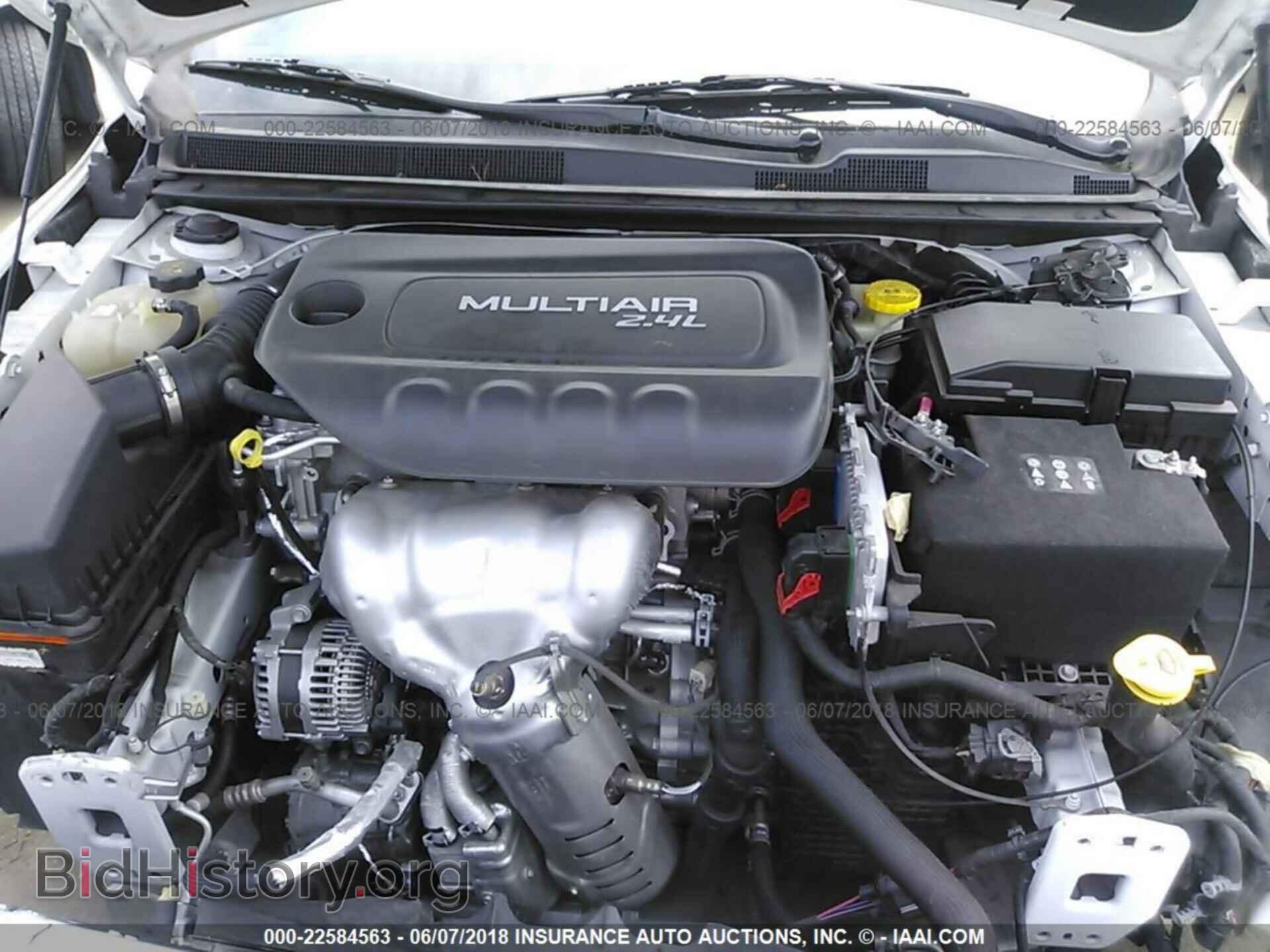 2015 Chrysler 200 - VIN: 1C3CCCAB9FN624661 - Фото 10
