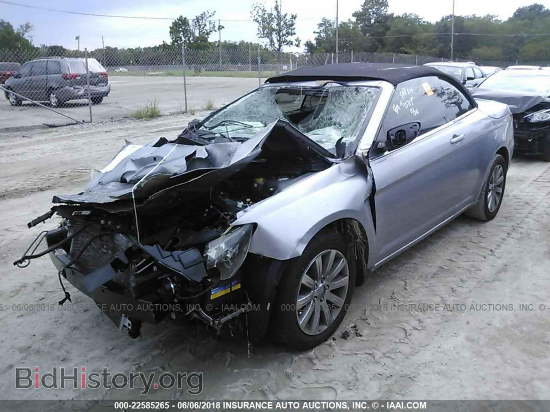 2014 Chrysler 200 - VIN: 1C3BCBEB2EN158361 - Фото 2