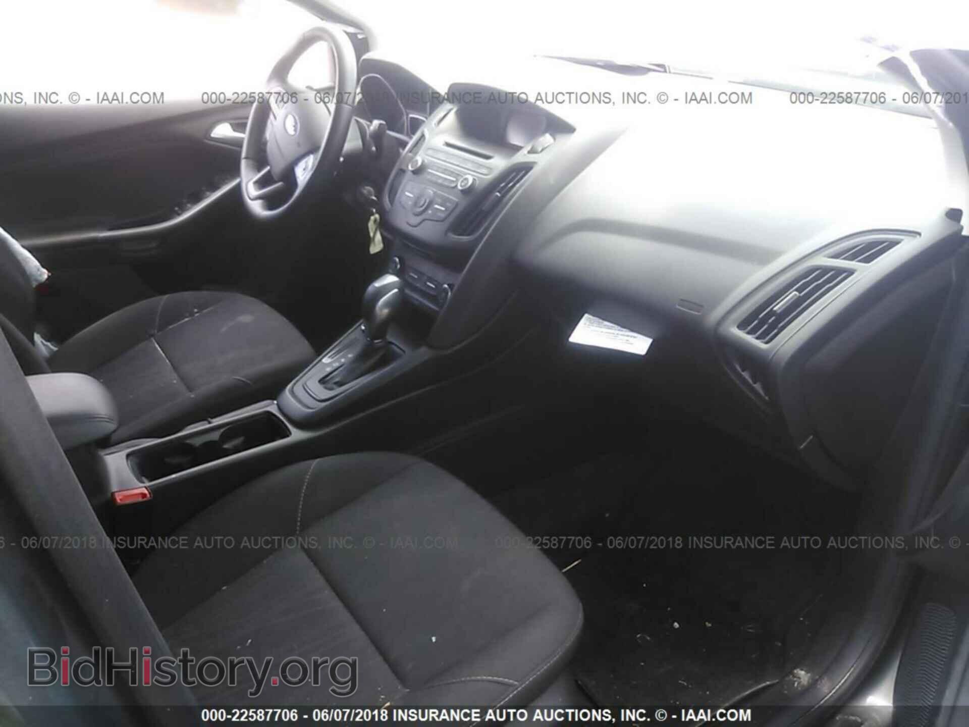 2016 Ford Focus - VIN: 1FADP3F25GL398568 - Photo 5