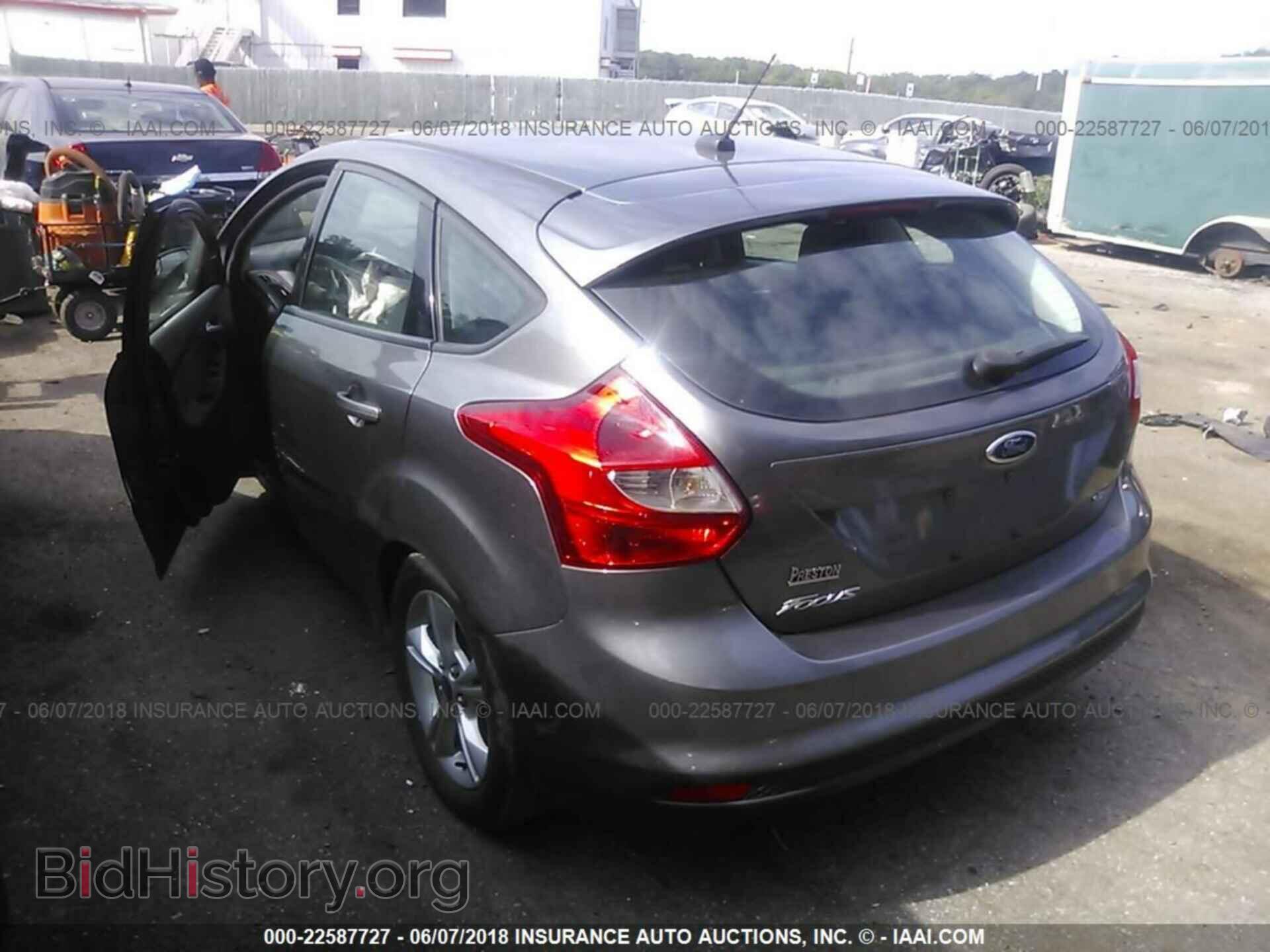 2014 Ford Focus - VIN: 1FADP3K21EL388137 - Photo 3