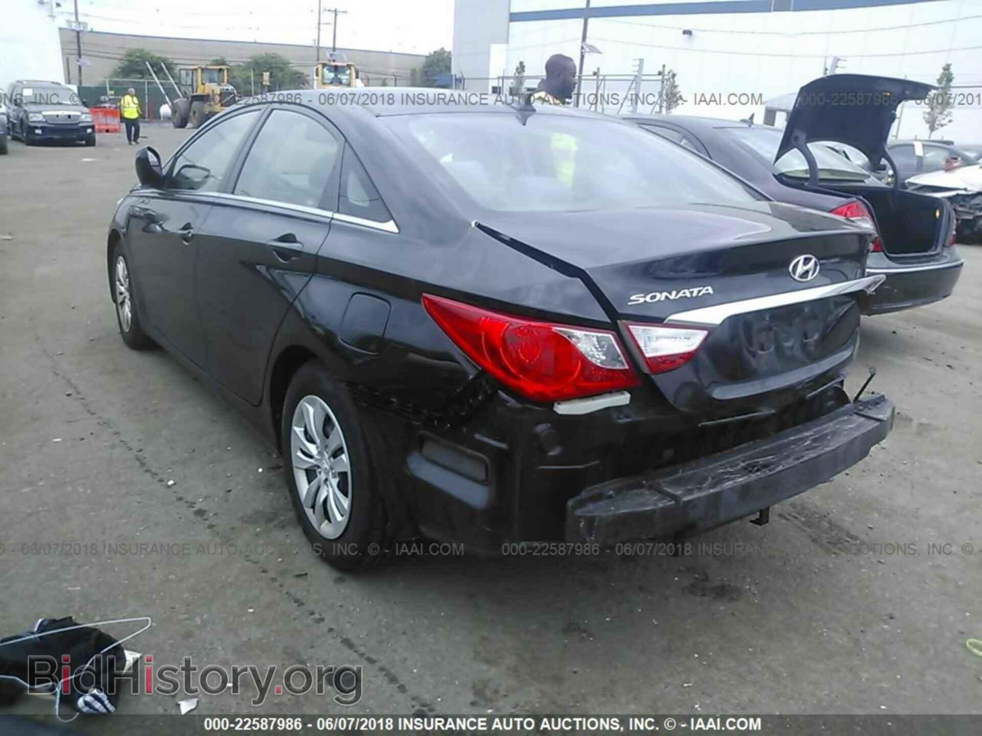 2012 Hyundai Sonata - VIN: 5NPEB4AC7CH487673 - Photo 3
