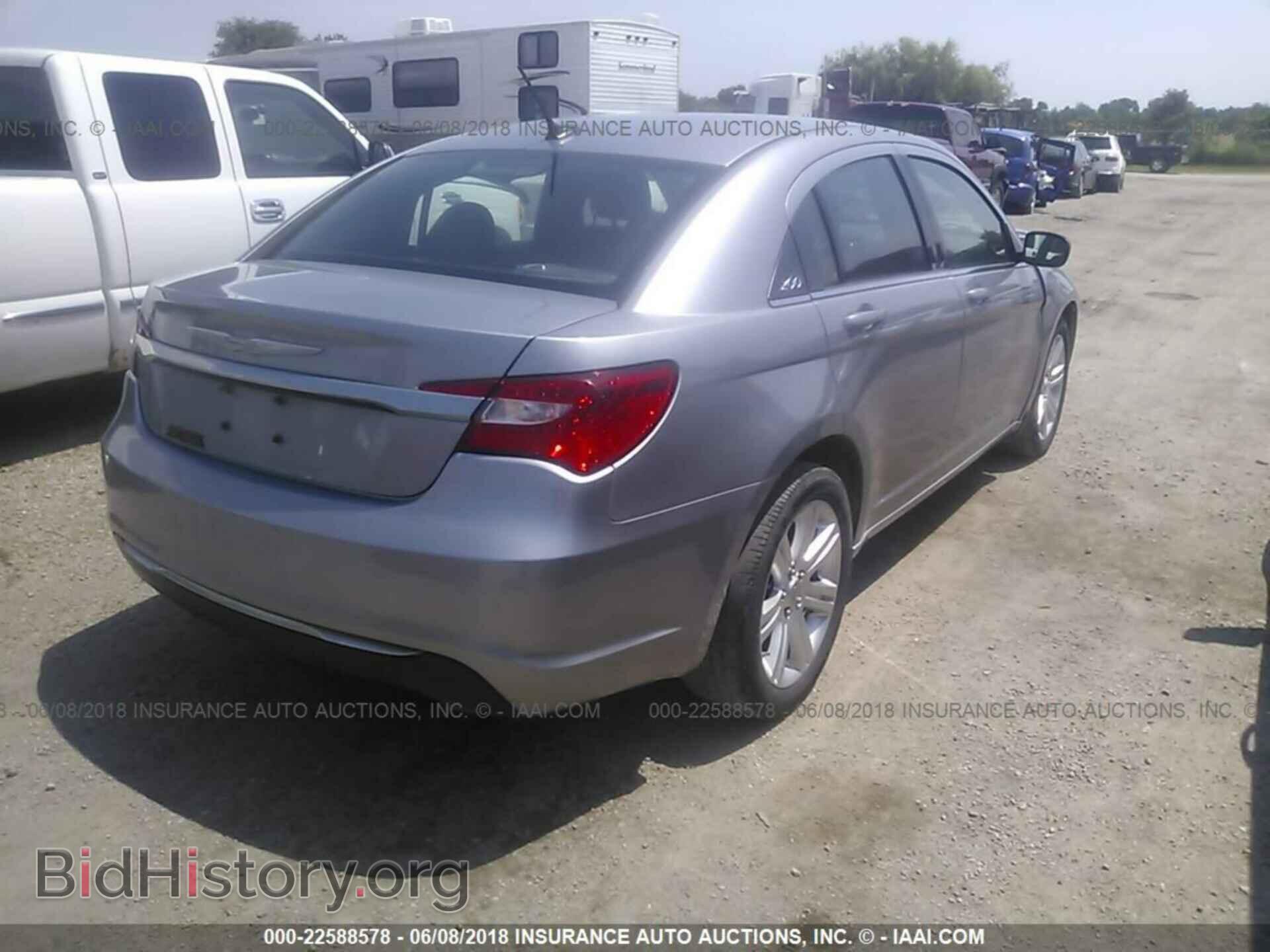 2013 Chrysler 200 - VIN: 1C3CCBBB3DN538672 - Фото 4